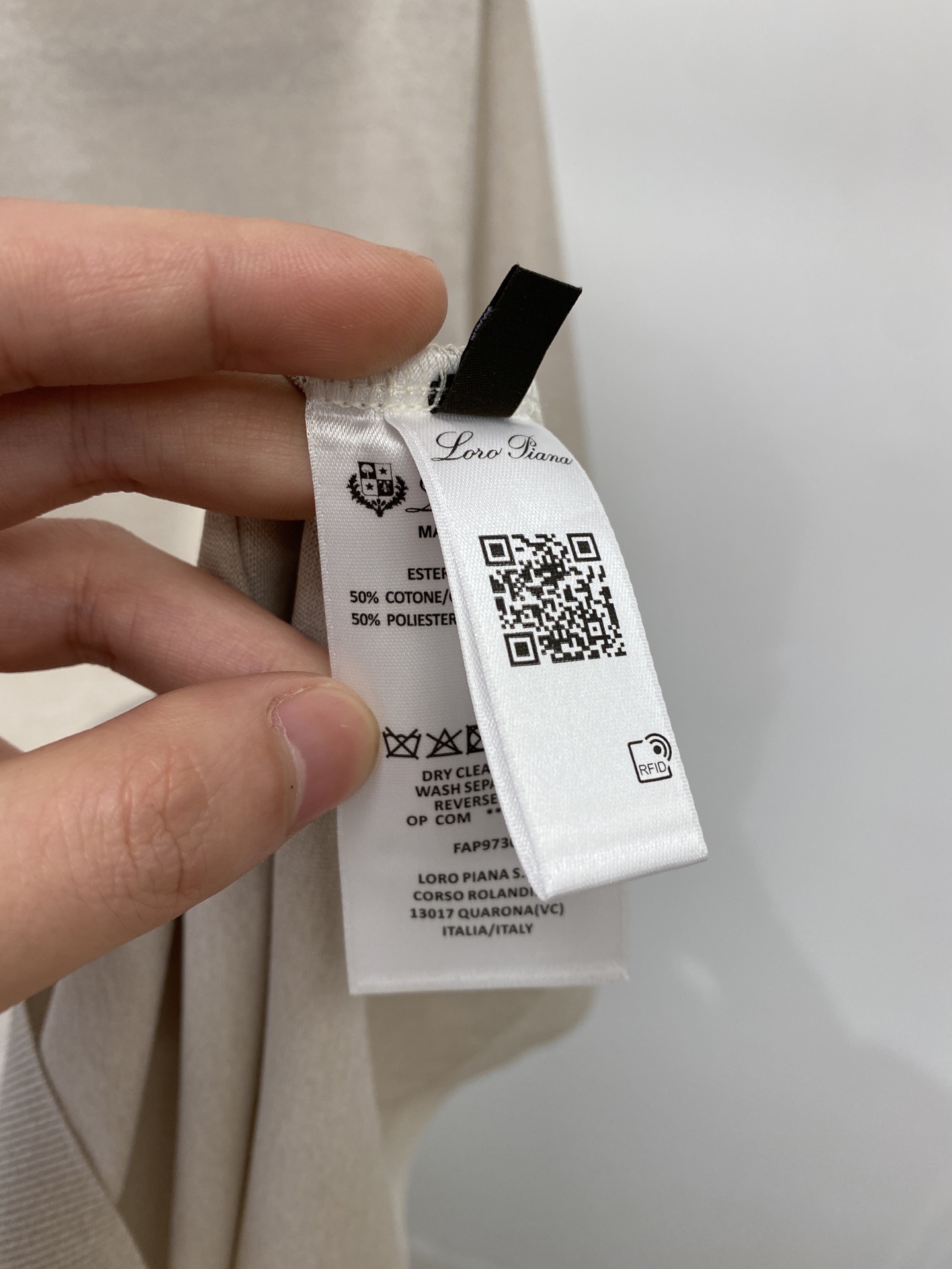 Loro piana、2026新品短袖T恤，帅气时尚，胸前设计凹凸字母logo，简约百搭款。面料棉 不仅