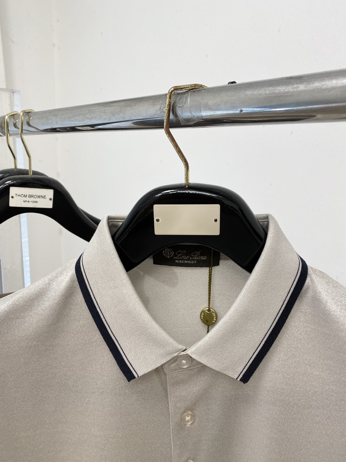 Loro piana、2026新品短袖T恤，帅气时尚，胸前设计凹凸字母logo，简约百搭款。面料棉 不仅