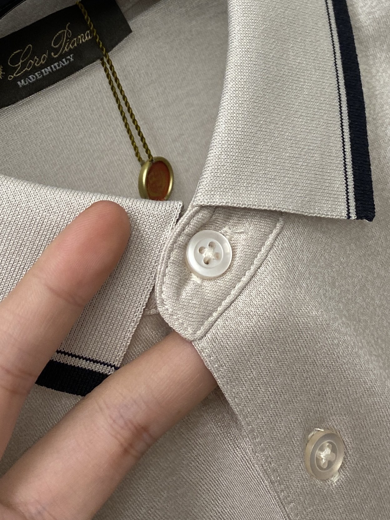 Loro piana、2026新品短袖T恤，帅气时尚，胸前设计凹凸字母logo，简约百搭款。面料棉 不仅