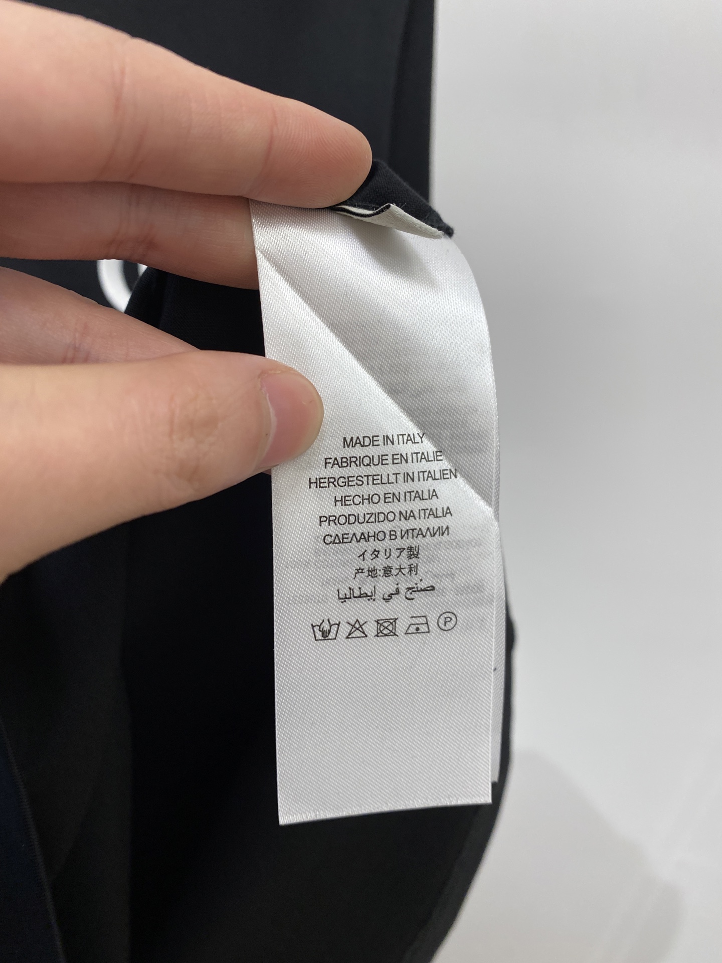 古奇、2026新品短袖T恤，帅气时尚，胸前精致刺绣字母logo，简约百搭款。面料棉 不仅挺括，保持潮流的