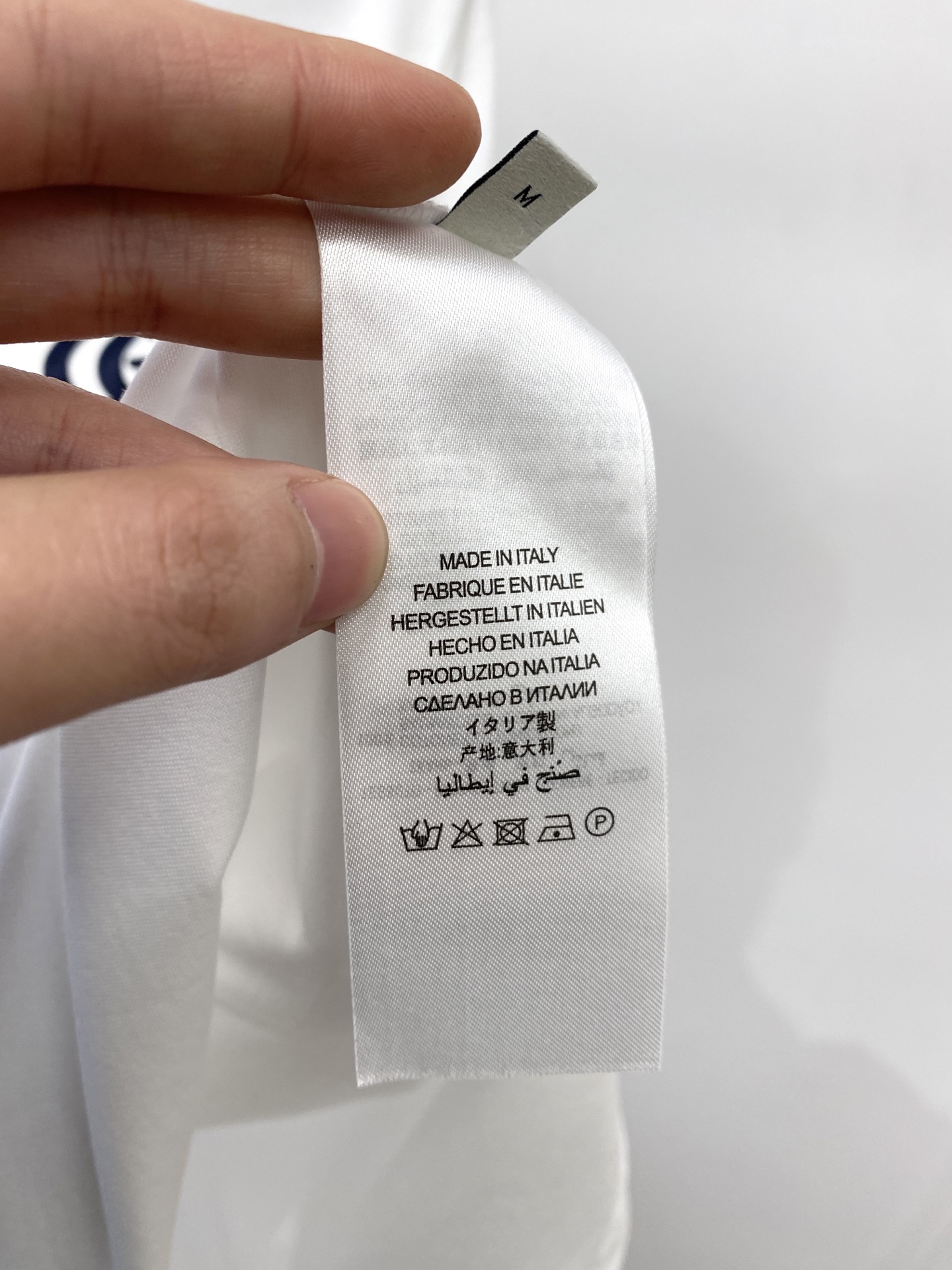 古奇、2026新品短袖T恤，帅气时尚，胸前精致刺绣字母logo，简约百搭款。面料棉 不仅挺括，保持潮流的