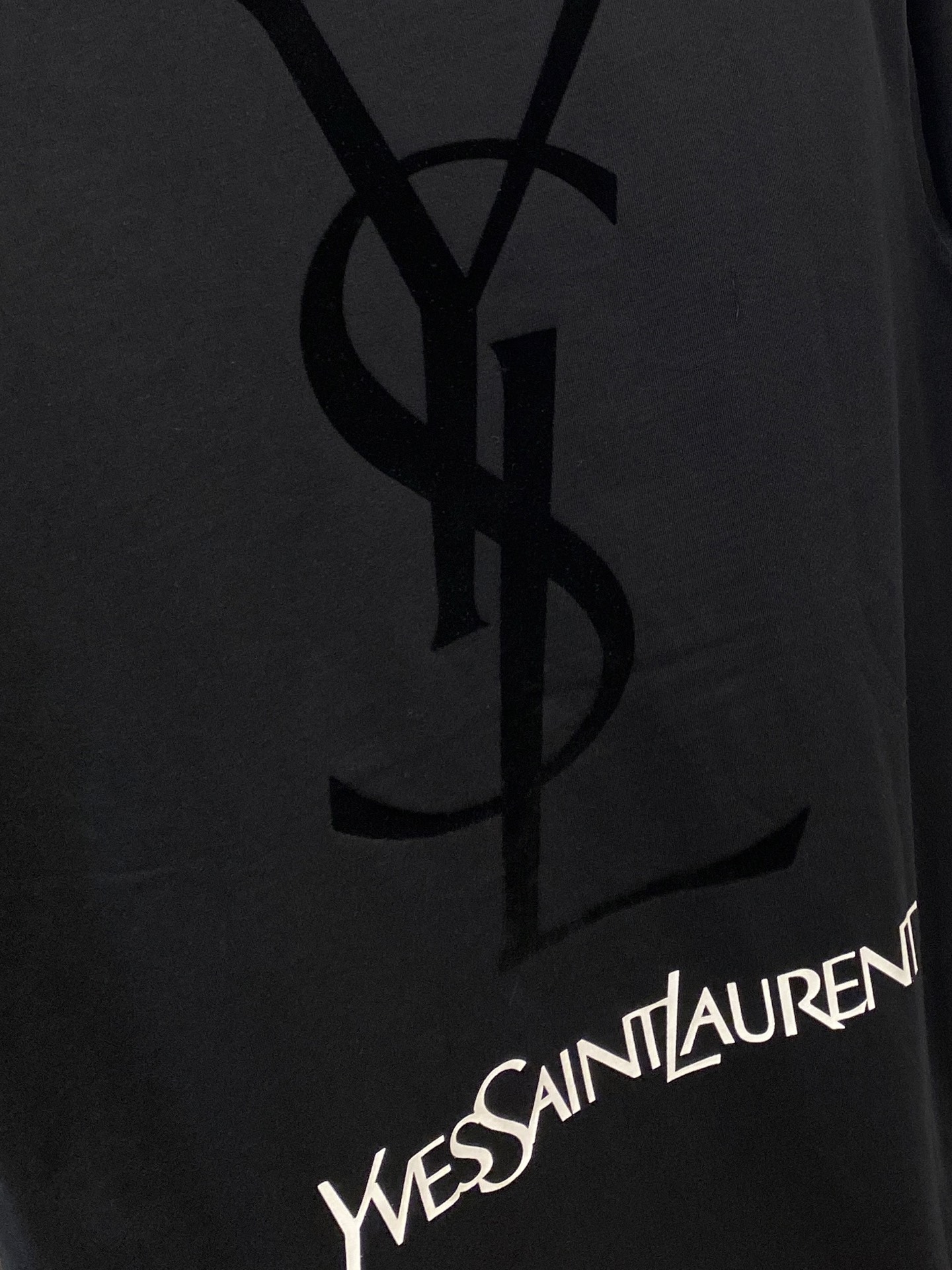 YSL 圣罗兰、2026新品短袖T恤，帅气时尚，胸前顶级印花字母logo，简约百搭款。面料棉 不仅挺括，