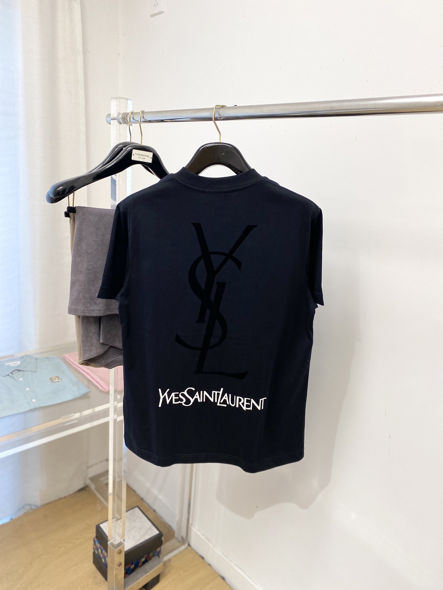 YSL 圣罗兰、2026新品短袖T恤，帅气时尚，胸前顶级印花字母logo，简约百搭款。面料棉 不仅挺括，