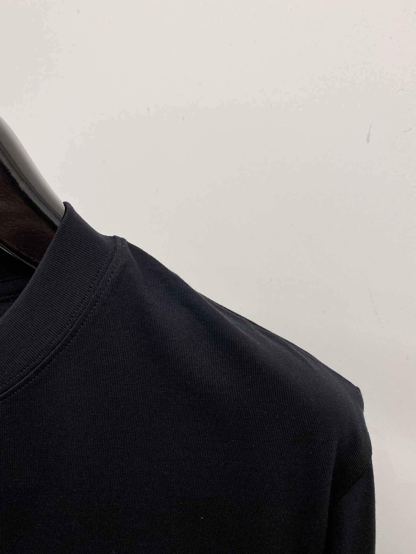 YSL 圣罗兰、2026新品短袖T恤，帅气时尚，胸前顶级印花字母logo，简约百搭款。面料棉 不仅挺括，