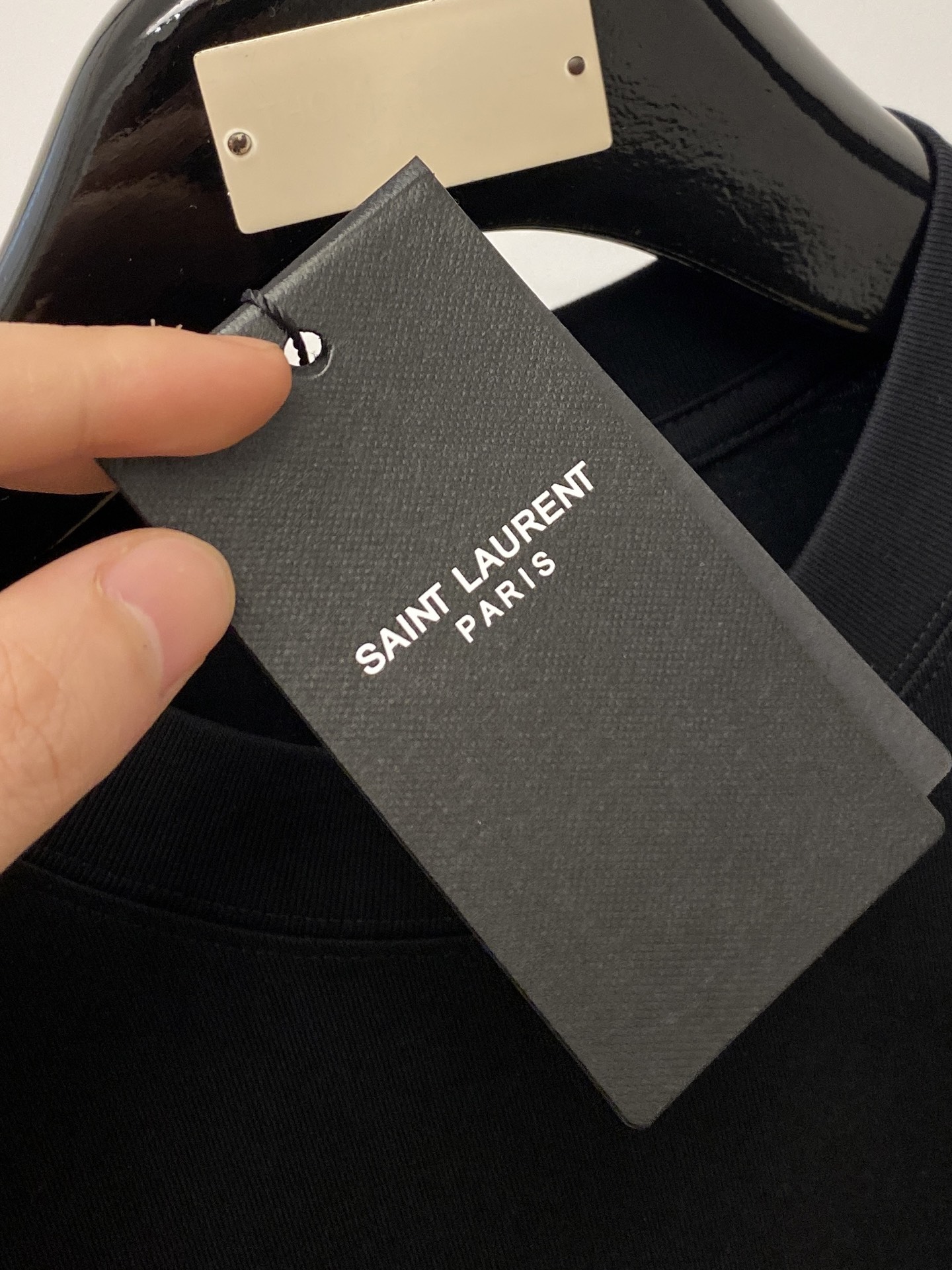 YSL 圣罗兰、2026新品短袖T恤，帅气时尚，胸前顶级印花字母logo，简约百搭款。面料棉 不仅挺括，