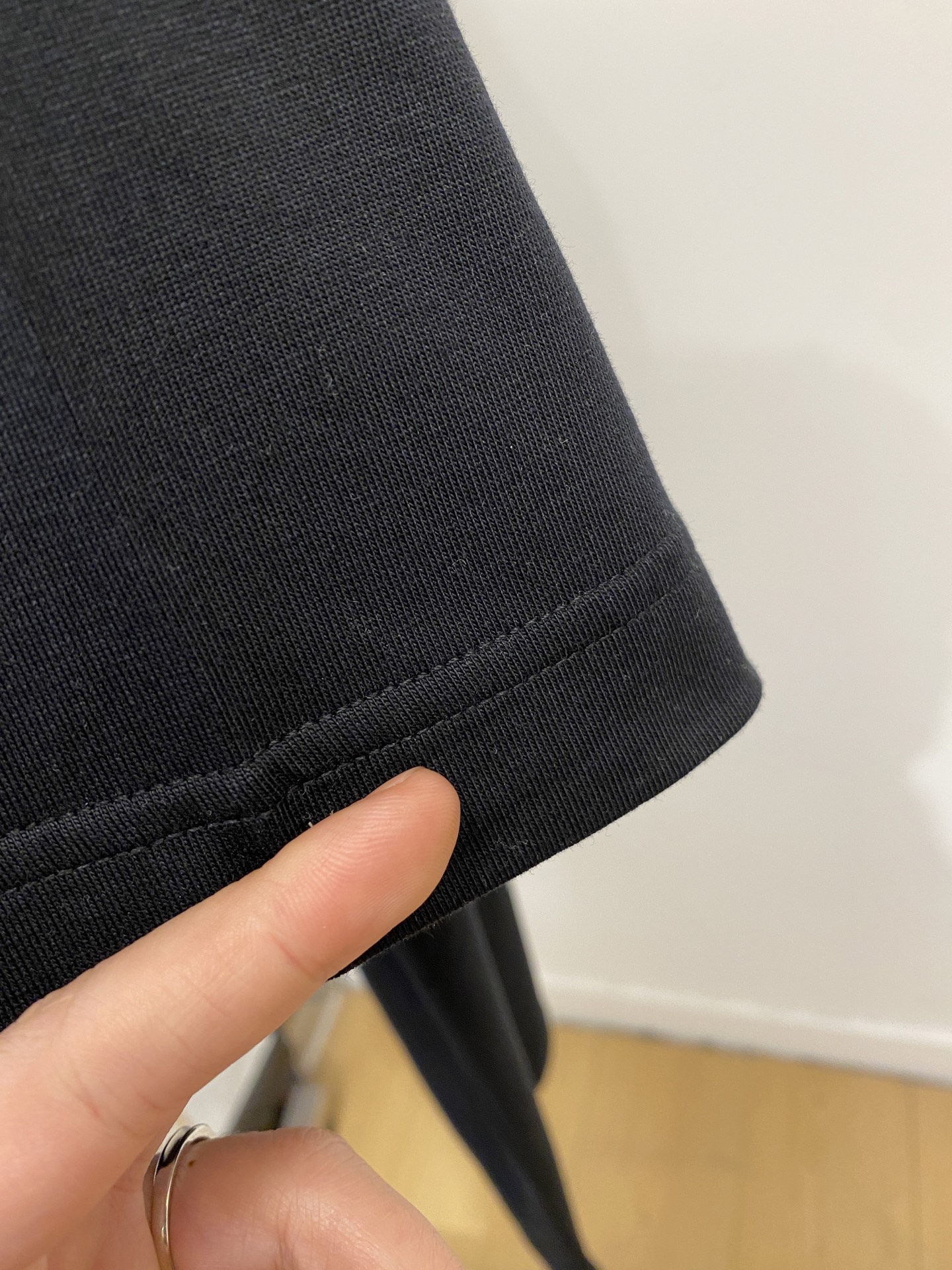 YSL 圣罗兰、2026新品短袖T恤，帅气时尚，胸前顶级印花字母logo，简约百搭款。面料棉 不仅挺括，