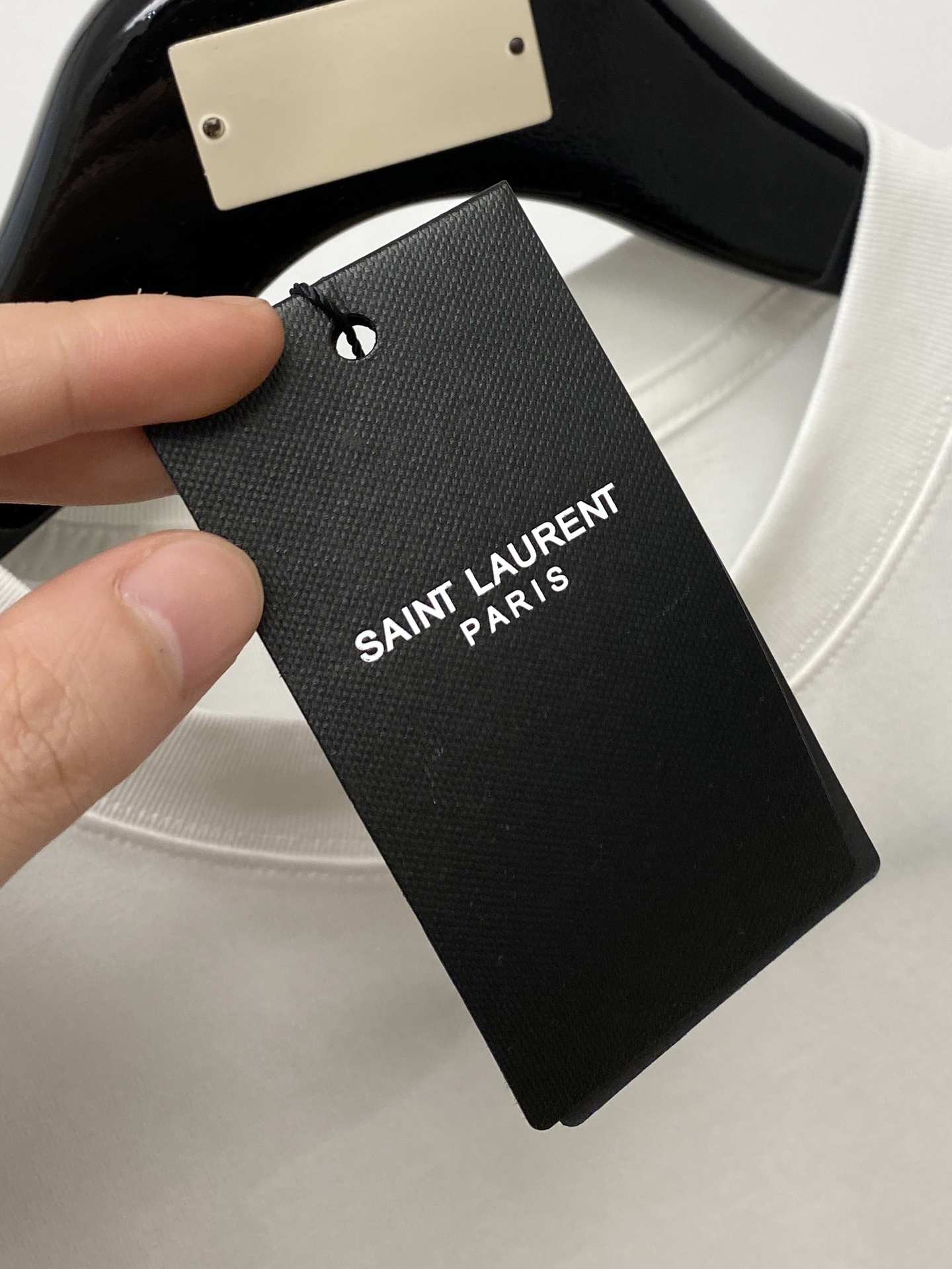 YSL 圣罗兰、2026新品短袖T恤，帅气时尚，胸前顶级印花字母logo，简约百搭款。面料棉 不仅挺括，