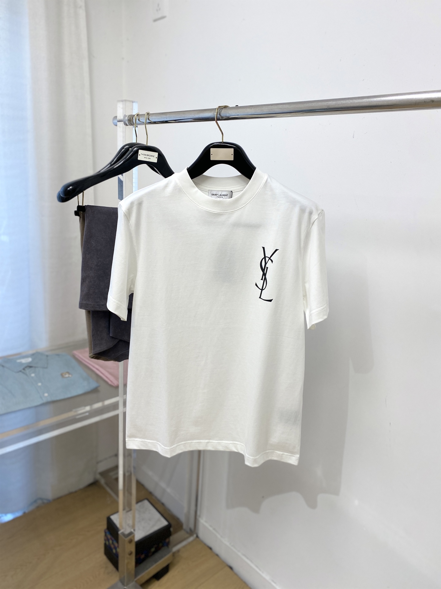 YSL 圣罗兰、2026新品短袖T恤，帅气时尚，胸前顶级印花字母logo，简约百搭款。面料棉 不仅挺括，