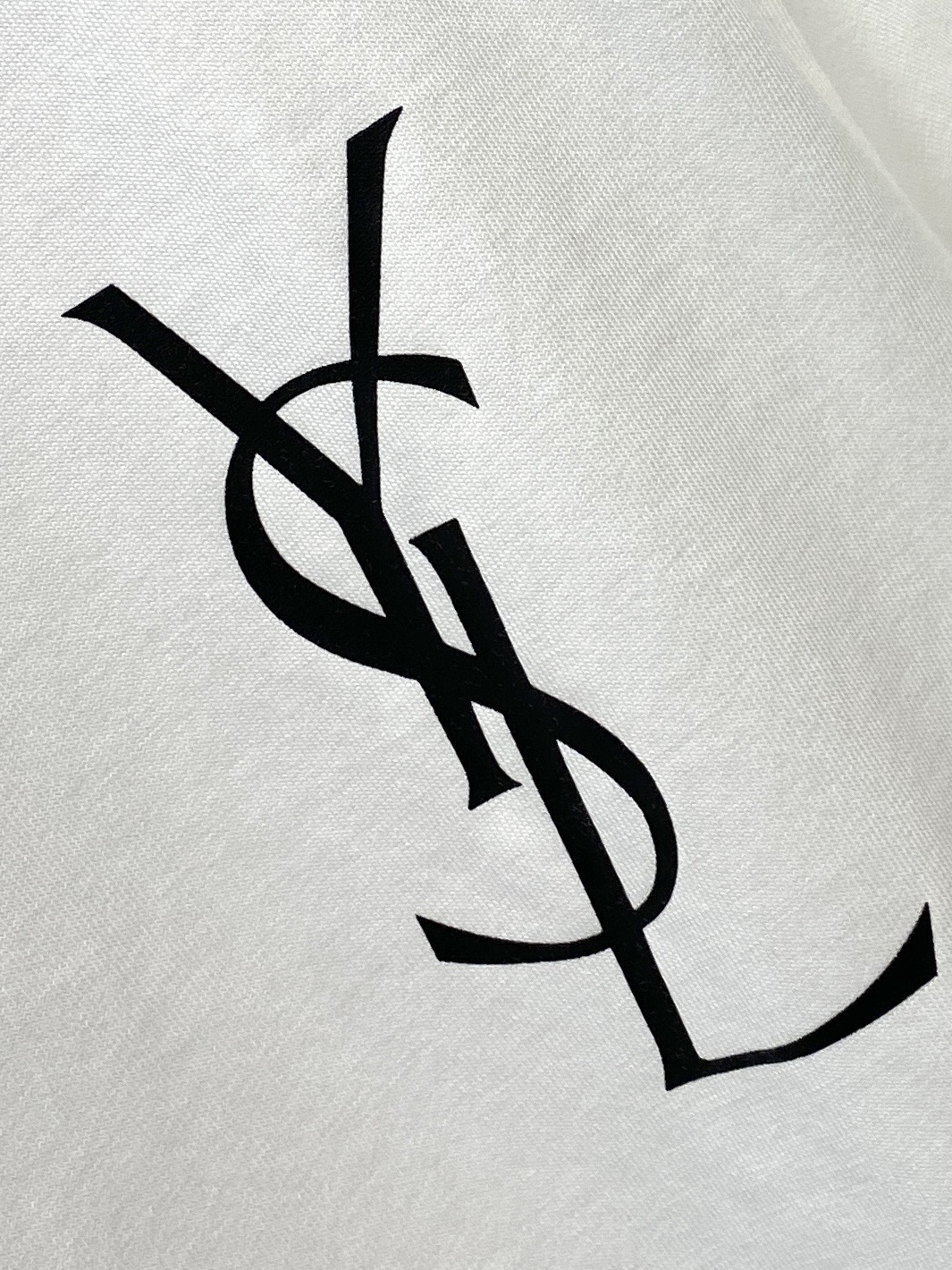 YSL 圣罗兰、2026新品短袖T恤，帅气时尚，胸前顶级印花字母logo，简约百搭款。面料棉 不仅挺括，