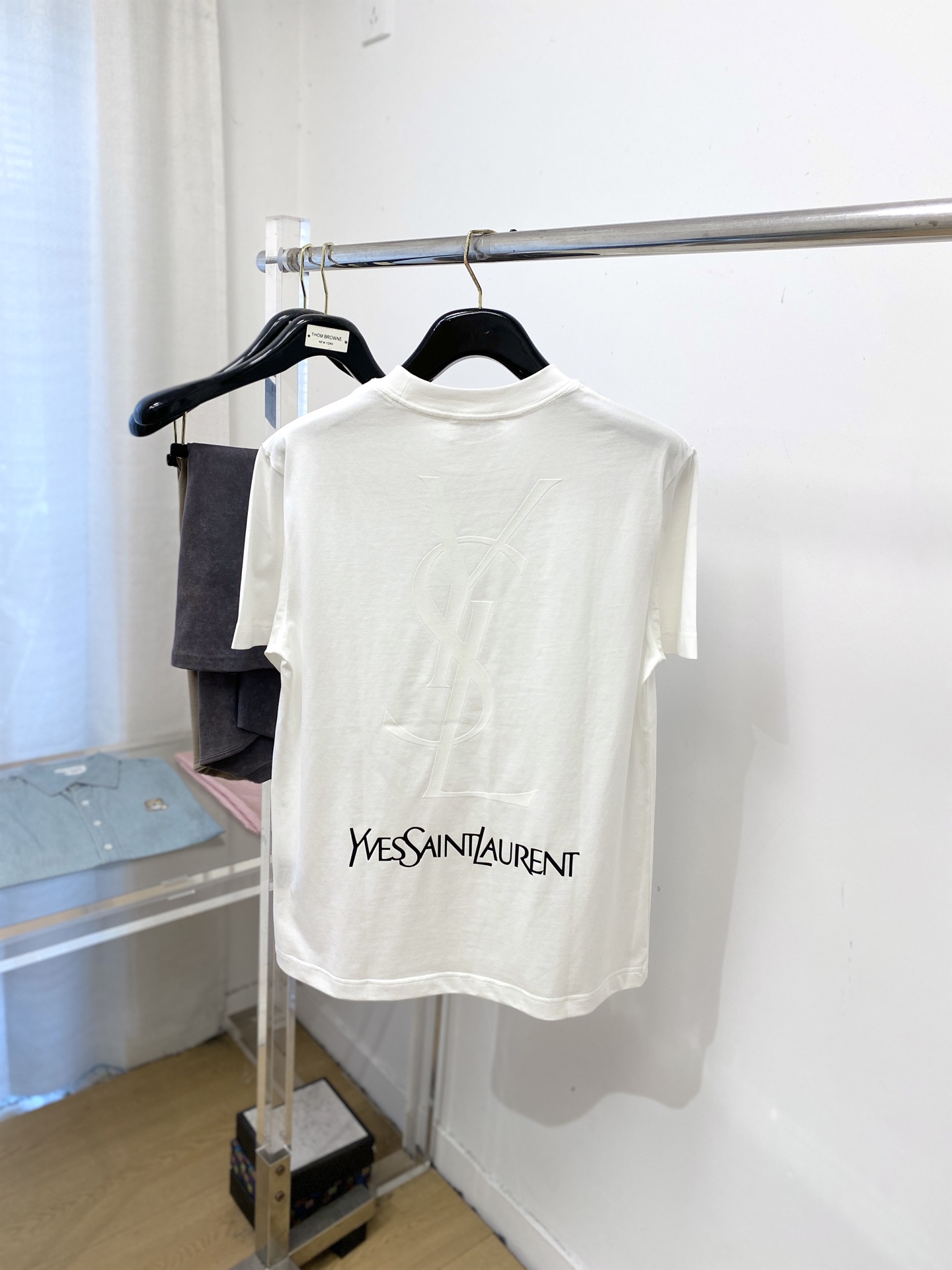 YSL 圣罗兰、2026新品短袖T恤，帅气时尚，胸前顶级印花字母logo，简约百搭款。面料棉 不仅挺括，