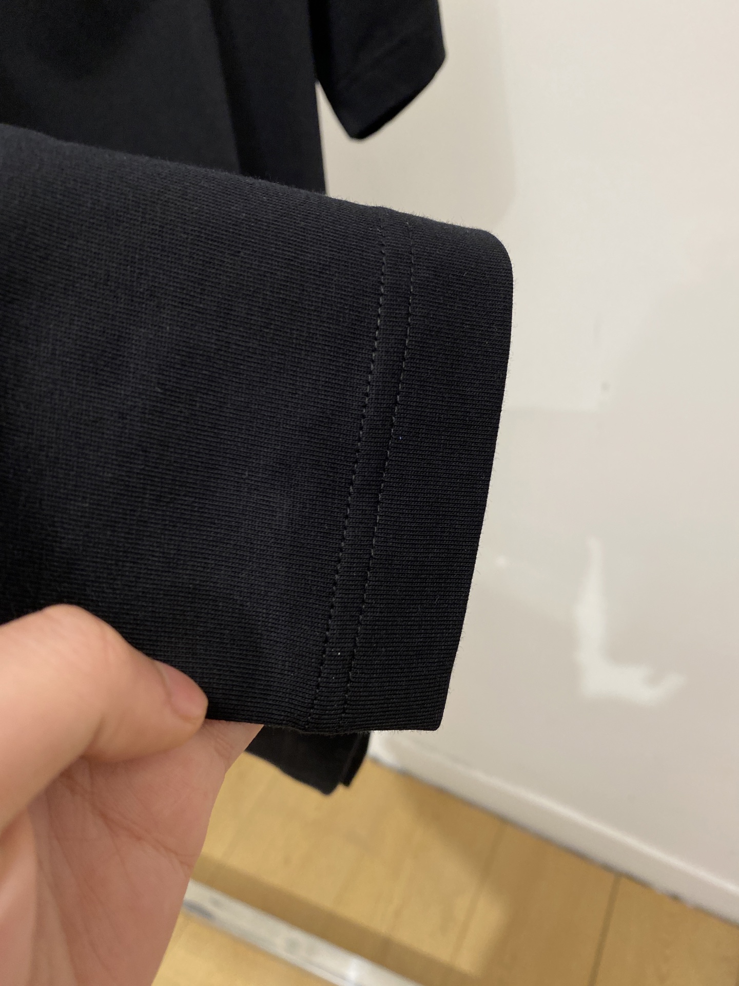 普拉达、2026新品短袖T恤，帅气时尚，胸前顶级印花字母logo，简约百搭款。面料棉 不仅挺括，保持潮流