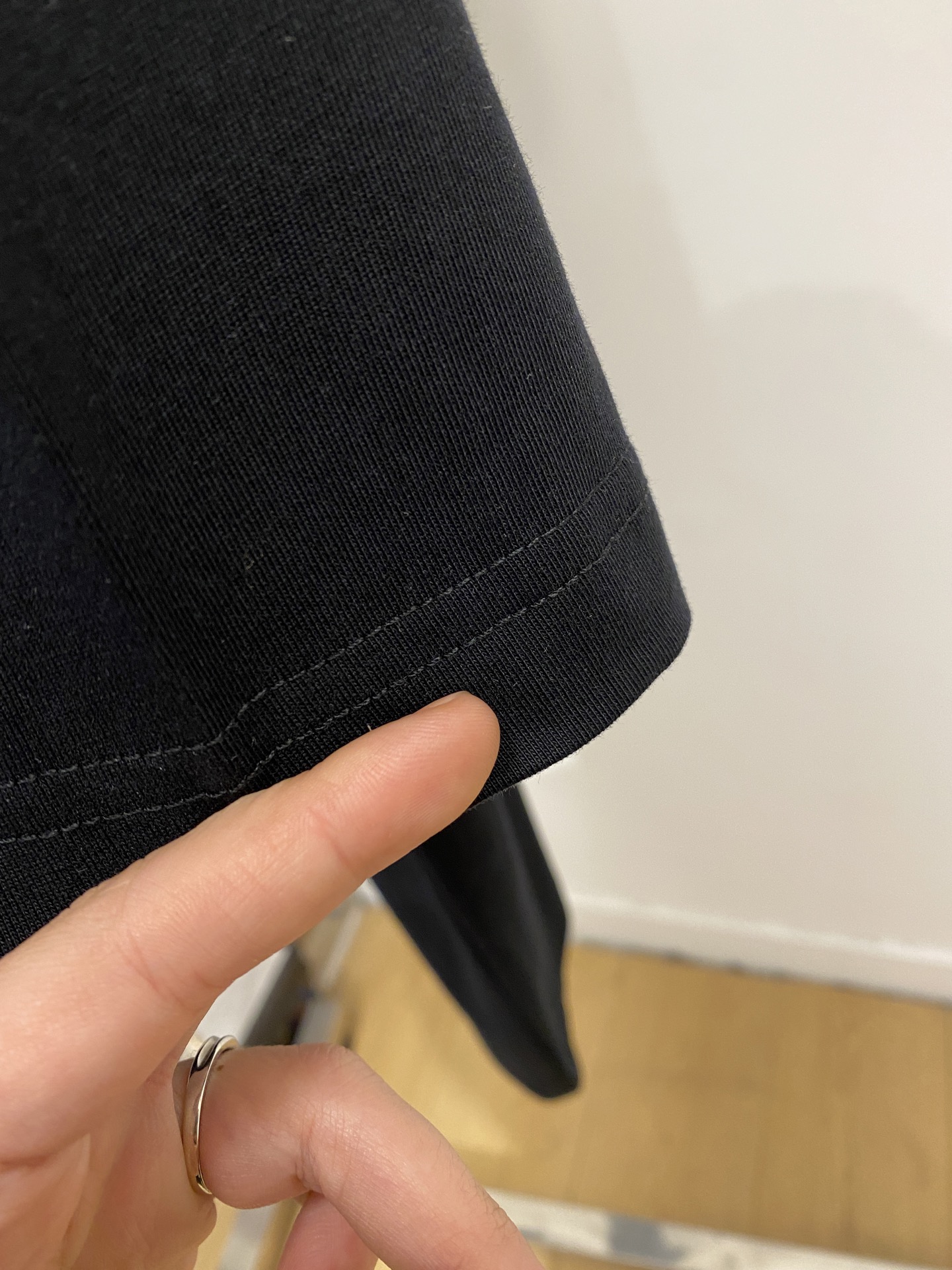 迪奥、2026新品短袖T恤，帅气时尚，胸前精致刺绣字母logo，简约百搭款。面料棉 不仅挺括，保持潮流的