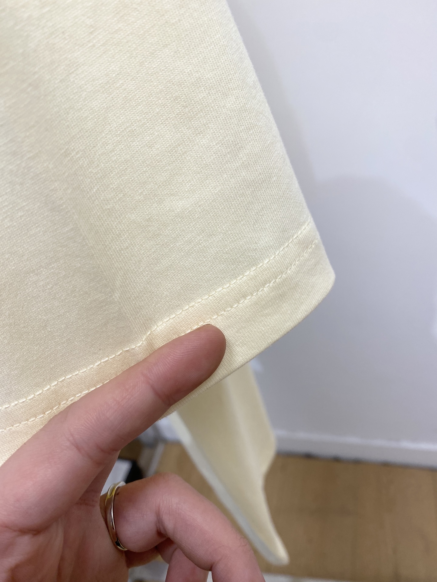 迪奥、2026新品短袖T恤，帅气时尚，胸前精致刺绣图案字母logo，简约百搭款。面料棉 不仅挺括，保持潮