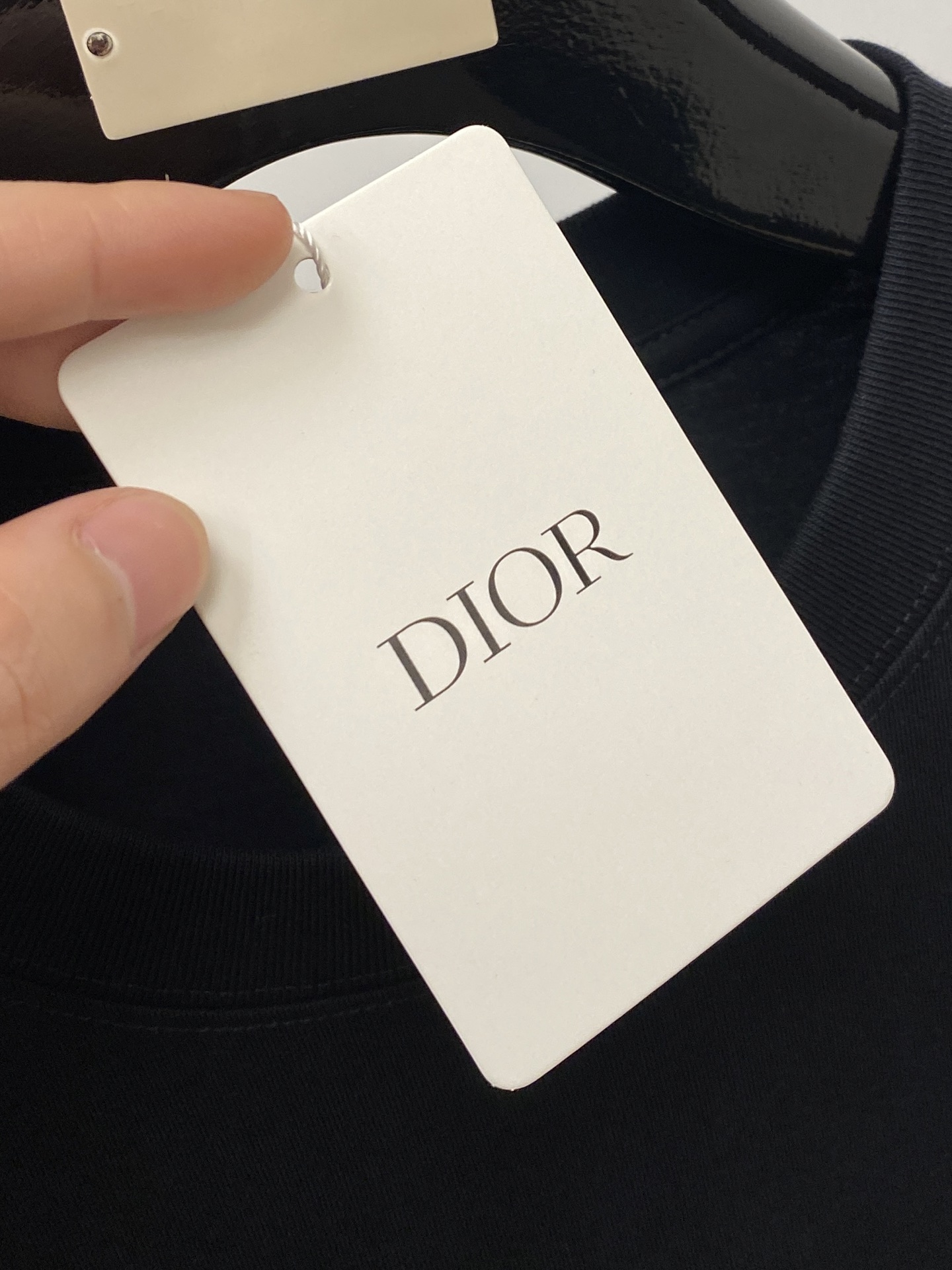 迪奥、2026新品短袖T恤，帅气时尚，胸前精致刺绣图案字母logo，简约百搭款。面料棉 不仅挺括，保持潮