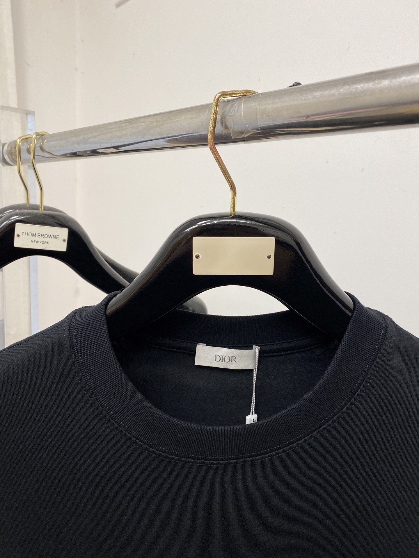 迪奥、2026新品短袖T恤，帅气时尚，胸前精致刺绣图案字母logo，简约百搭款。面料棉 不仅挺括，保持潮