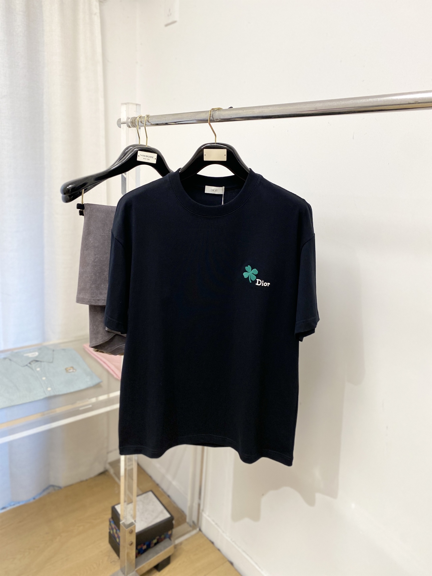 迪奥、2026新品短袖T恤，帅气时尚，胸前精致刺绣图案字母logo，简约百搭款。面料棉 不仅挺括，保持潮