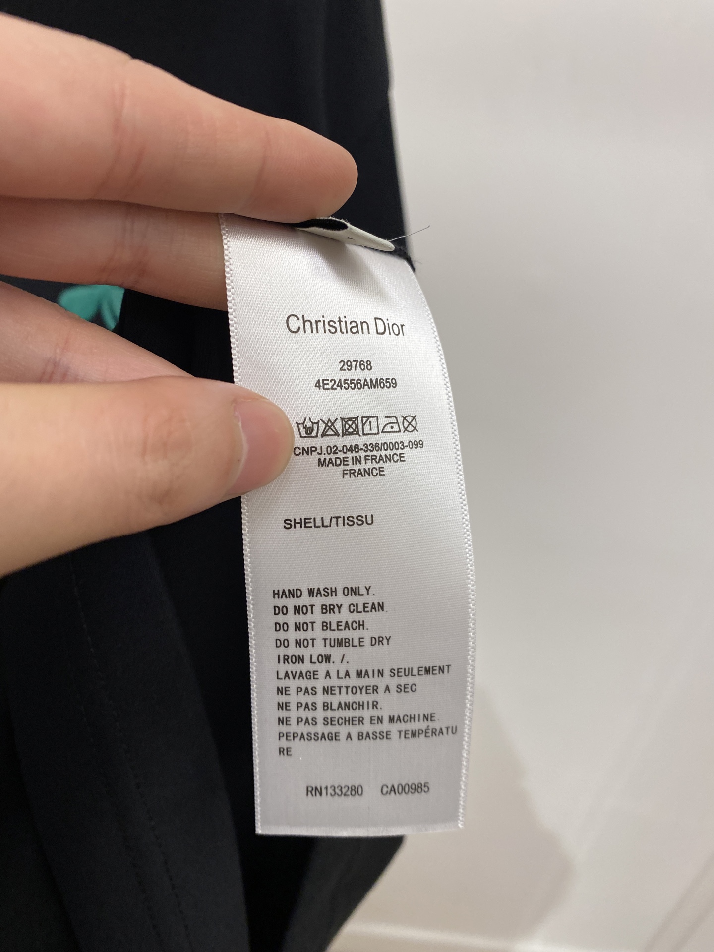 迪奥、2026新品短袖T恤，帅气时尚，胸前精致刺绣字母logo，简约百搭款。面料棉 不仅挺括，保持潮流的