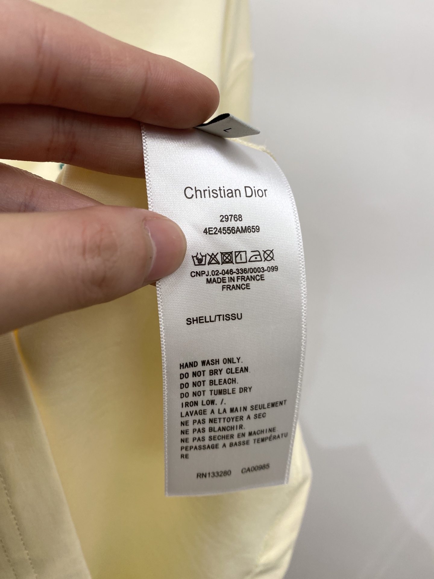 迪奥、2026新品短袖T恤，帅气时尚，胸前精致刺绣图案字母logo，简约百搭款。面料棉 不仅挺括，保持潮