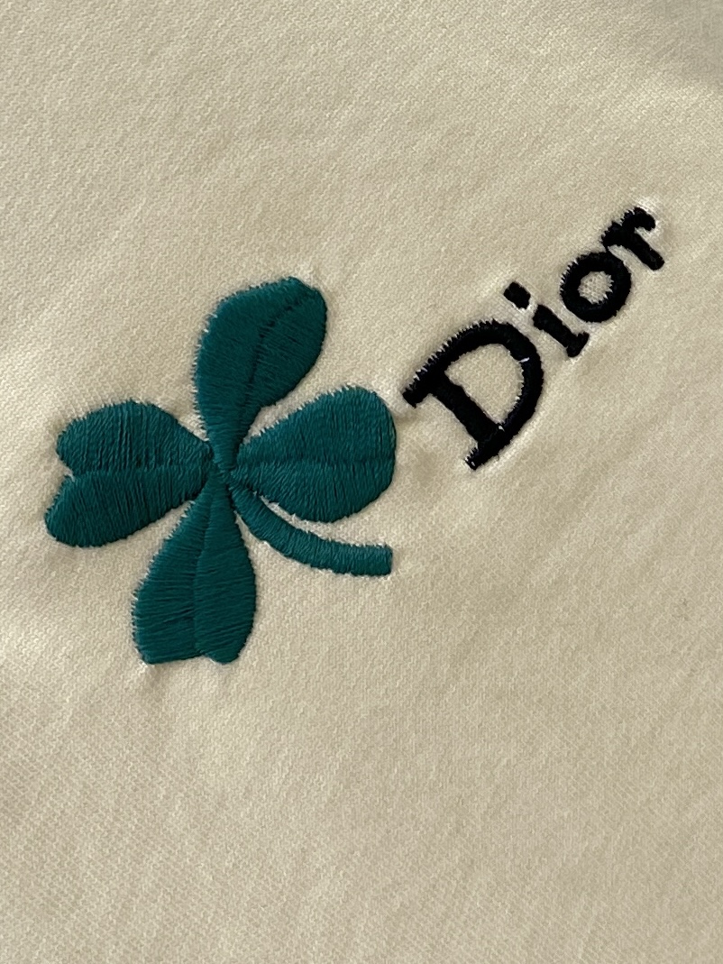 迪奥、2026新品短袖T恤，帅气时尚，胸前精致刺绣图案字母logo，简约百搭款。面料棉 不仅挺括，保持潮