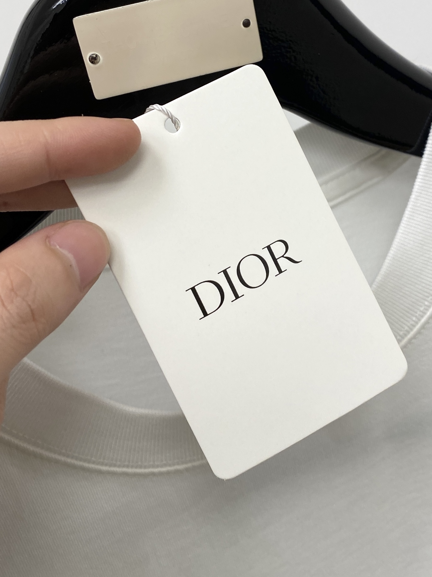 迪奥、2026新品短袖T恤，帅气时尚，胸前精致刺绣字母logo，简约百搭款。面料棉 不仅挺括，保持潮流的