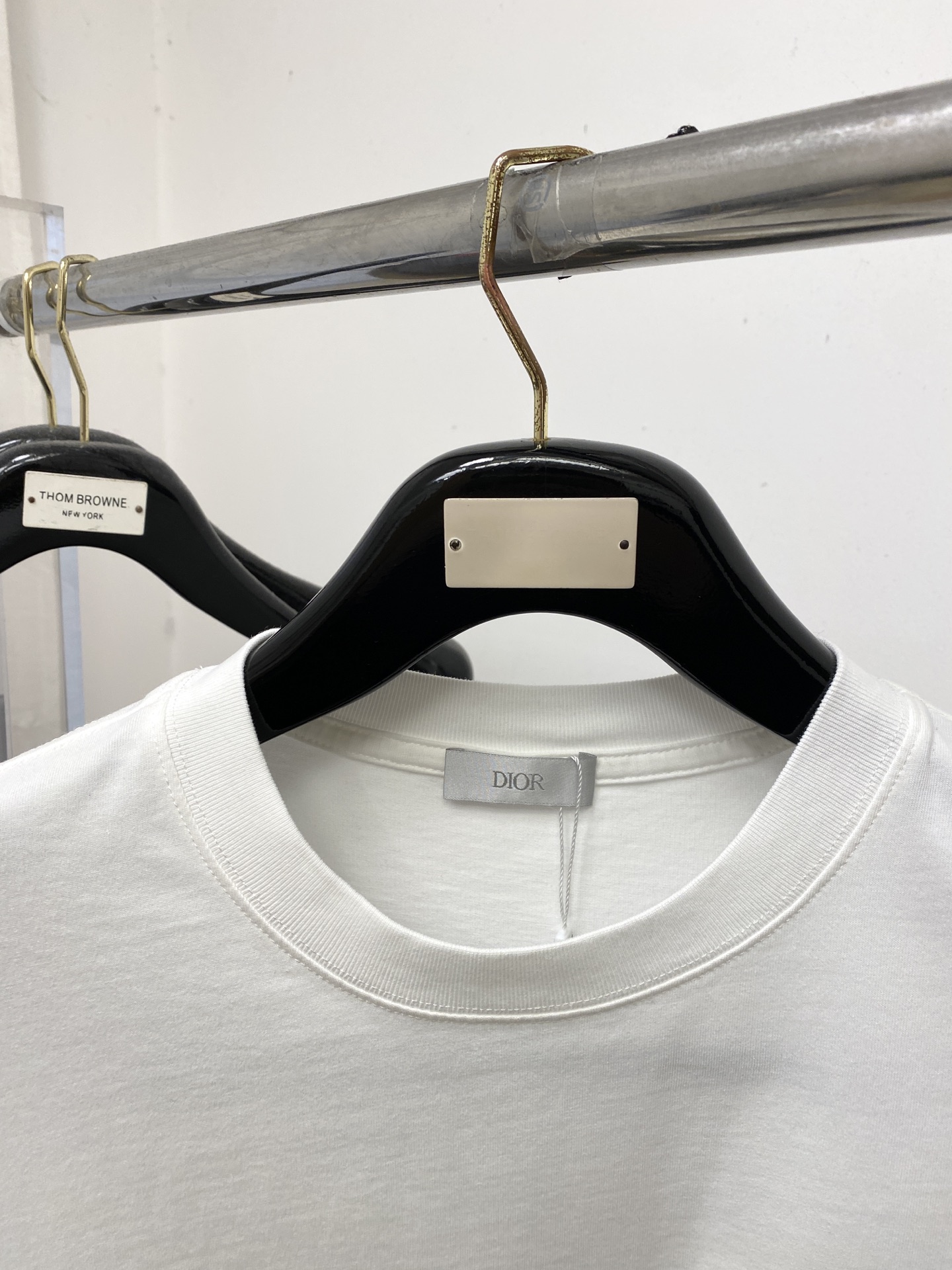 迪奥、2026新品短袖T恤，帅气时尚，胸前精致刺绣字母logo，简约百搭款。面料棉 不仅挺括，保持潮流的