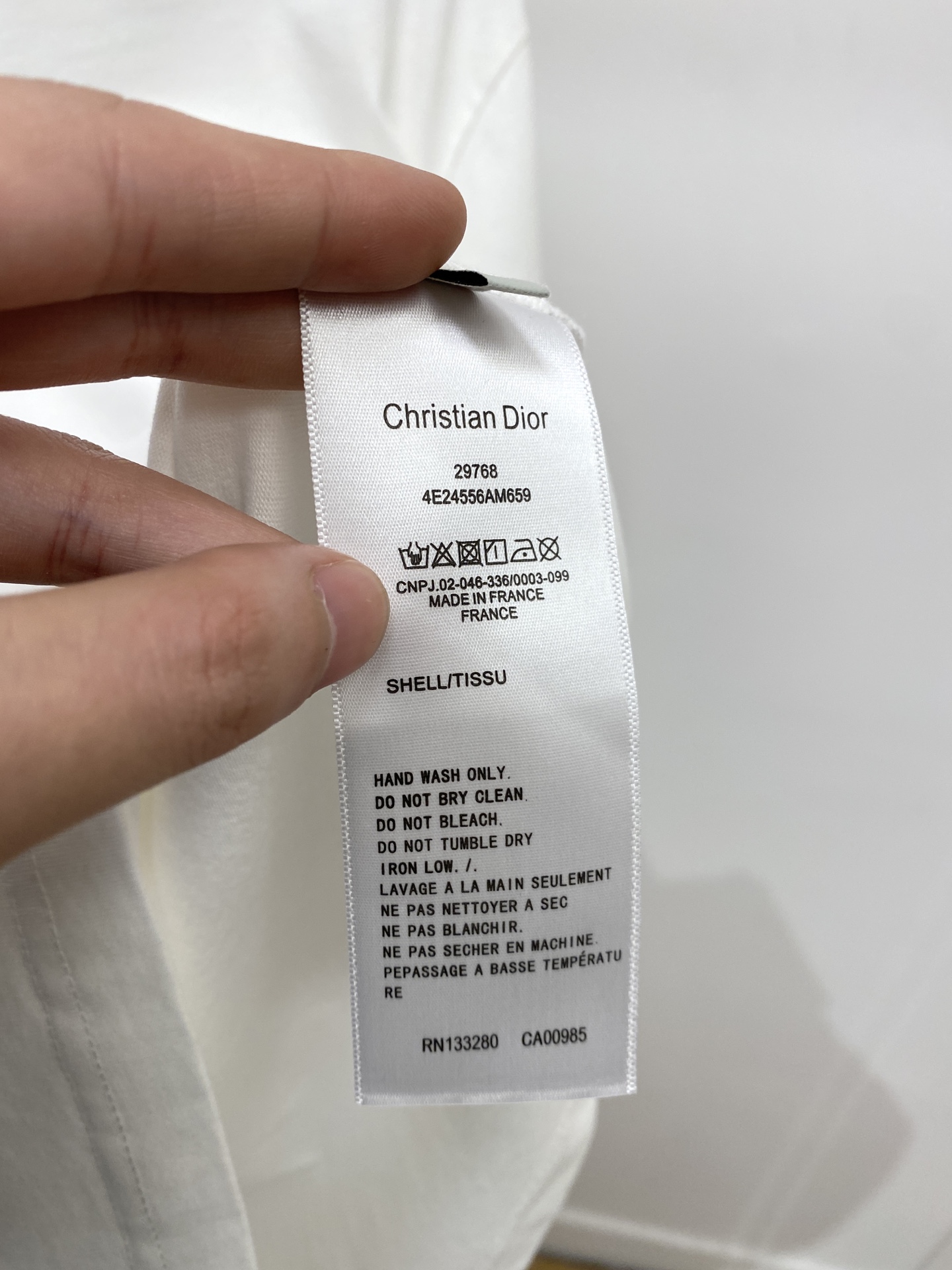 迪奥、2026新品短袖T恤，帅气时尚，胸前精致刺绣字母logo，简约百搭款。面料棉 不仅挺括，保持潮流的