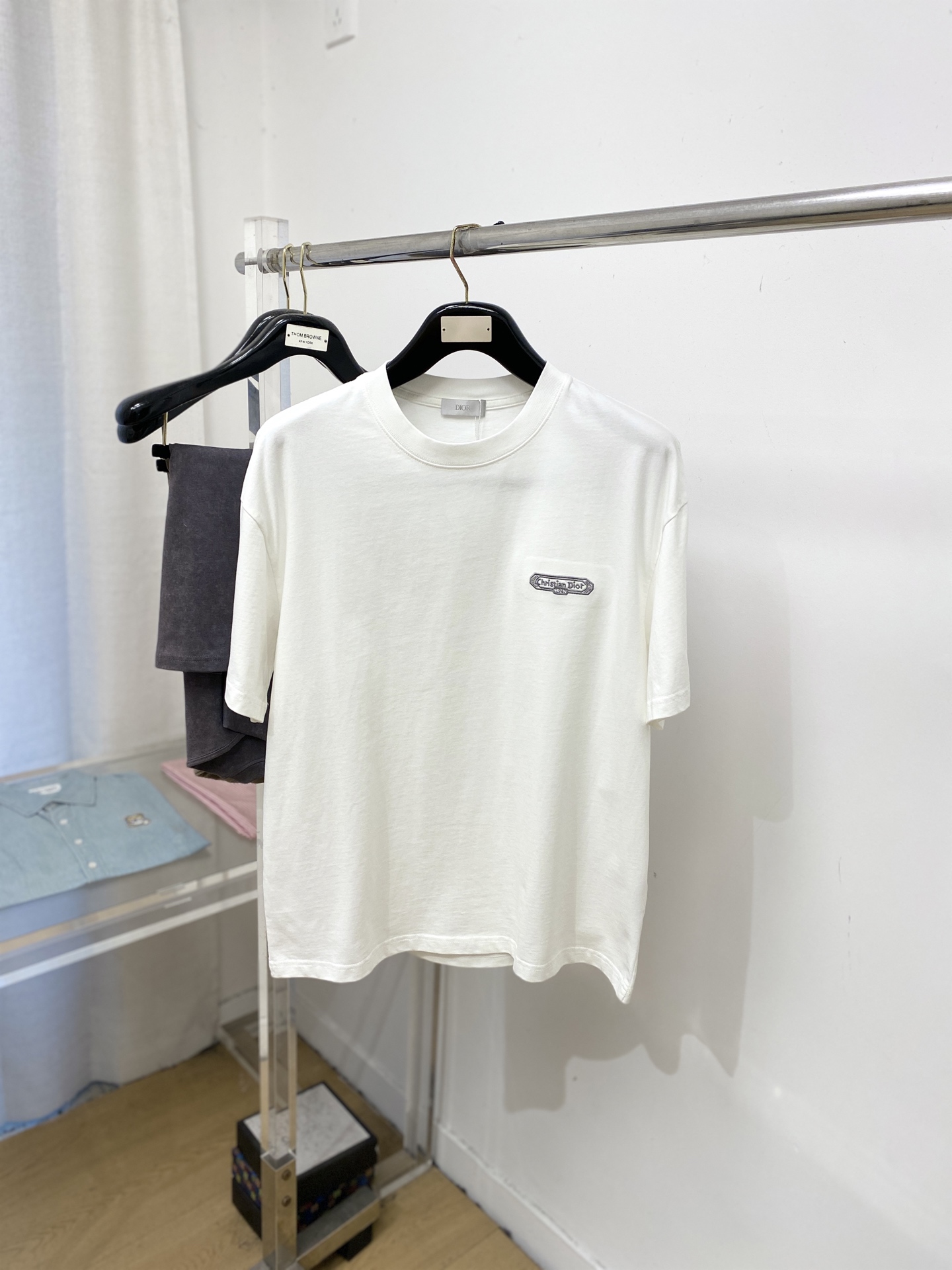 迪奥、2026新品短袖T恤，帅气时尚，胸前精致刺绣字母logo，简约百搭款。面料棉 不仅挺括，保持潮流的