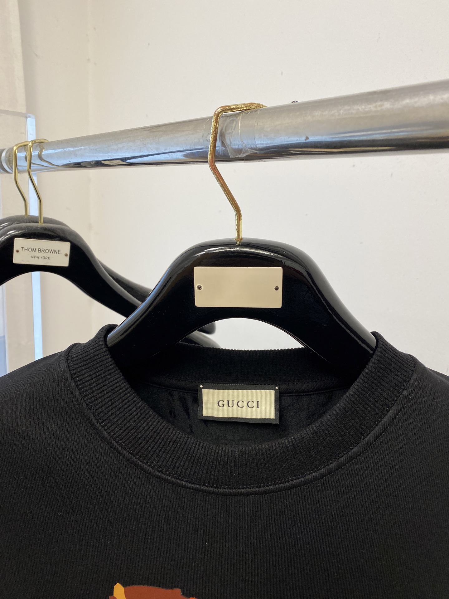 ￼ 🌾退换！ 古奇、2025新品加绒卫衣，帅气时尚，胸前顶级印花字母图案logo，简约百搭款。面料棉 不