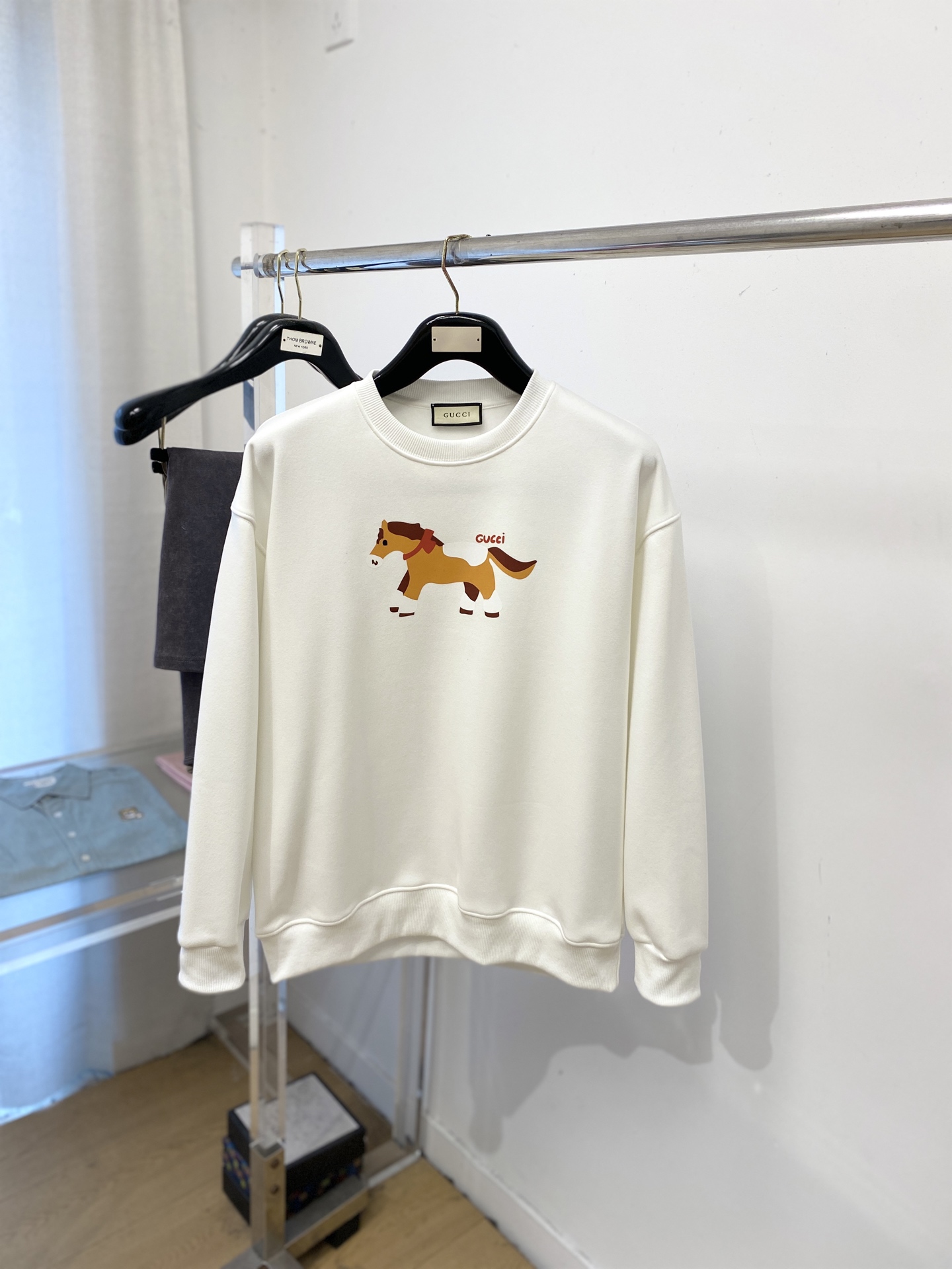 🌾退换！ 古奇、2025新品加绒卫衣，帅气时尚，胸前顶级印花字母图案logo，简约百搭款。面料棉 不仅挺