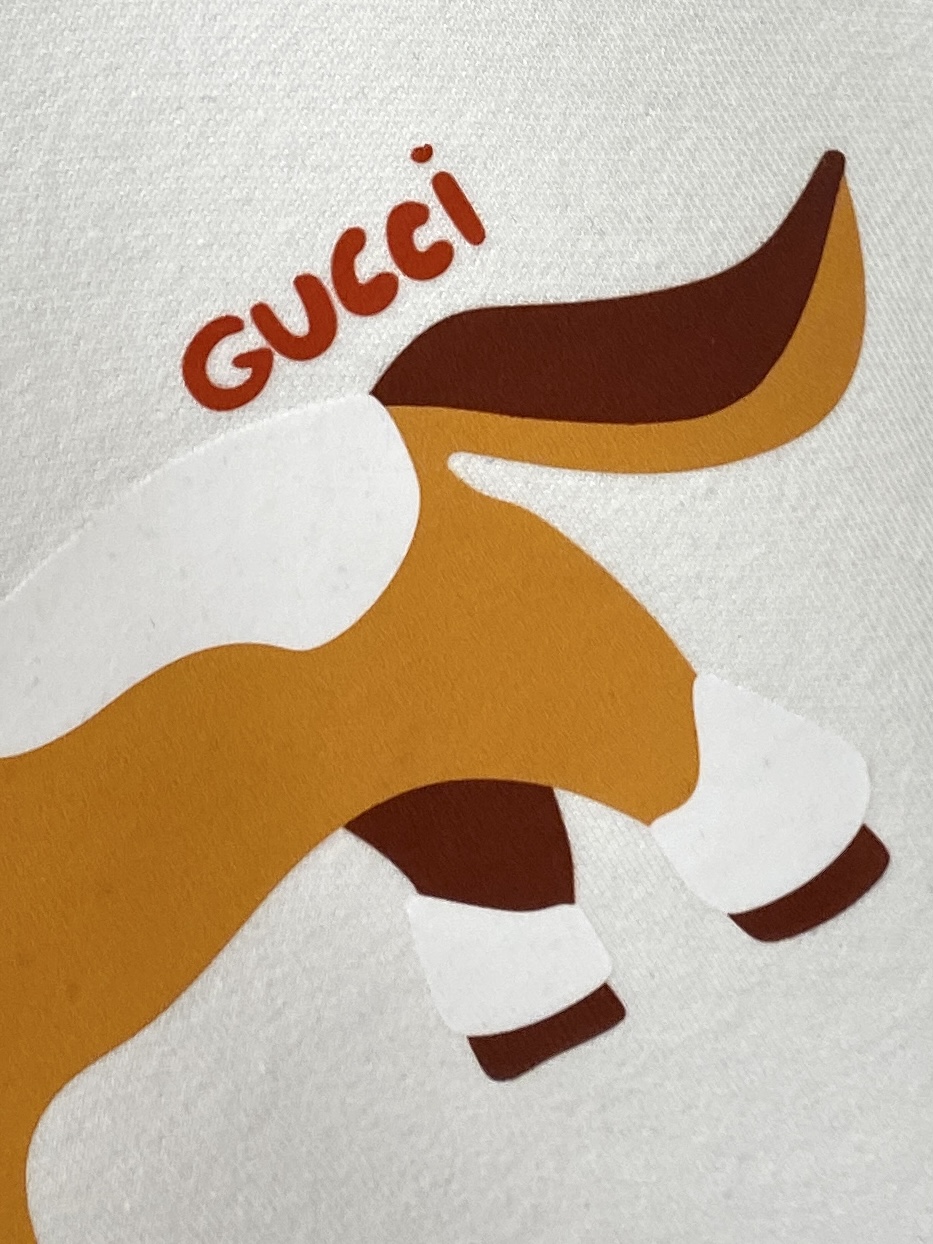 🌾退换！ 古奇、2025新品加绒卫衣，帅气时尚，胸前顶级印花字母图案logo，简约百搭款。面料棉 不仅挺