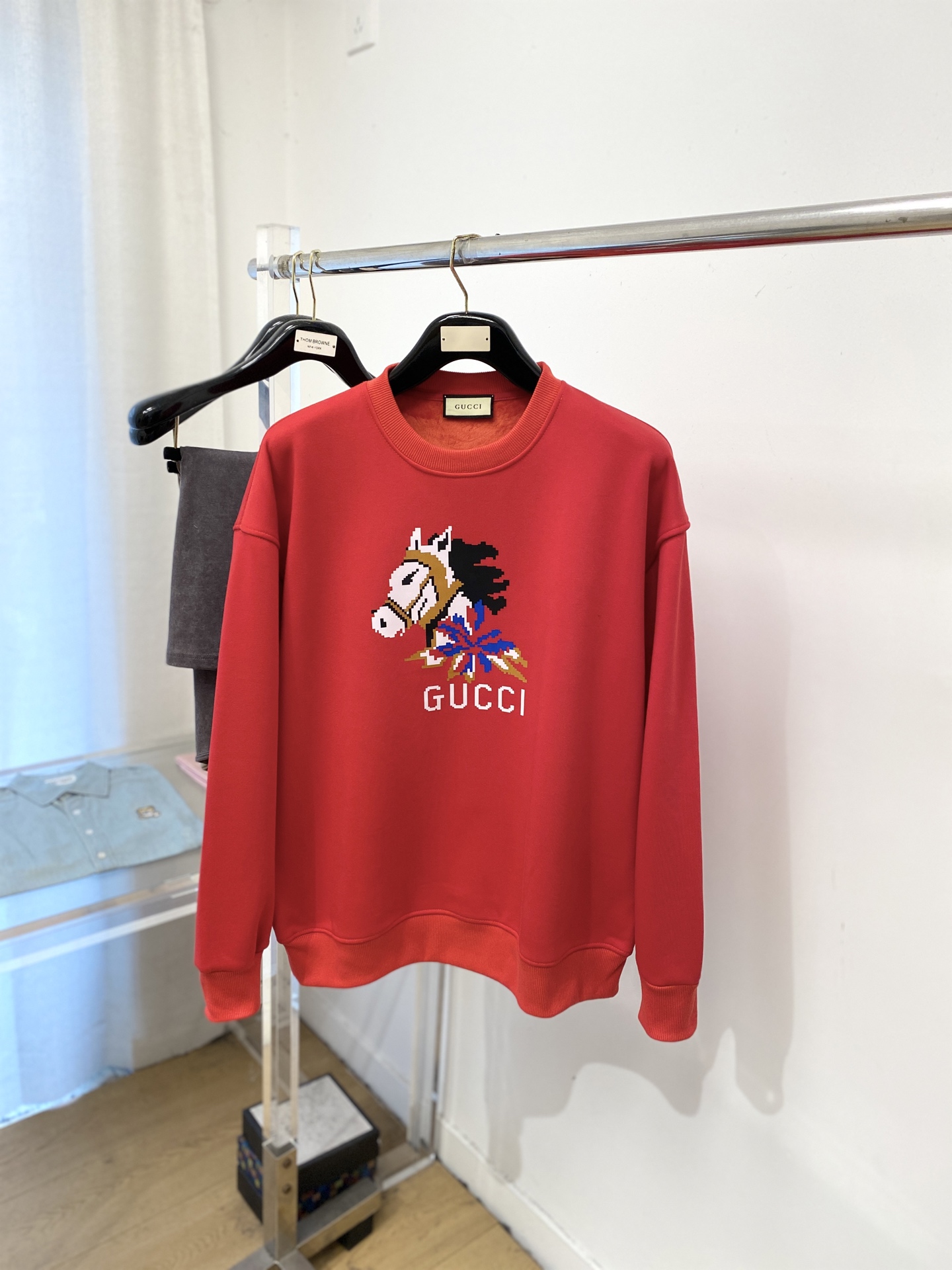 🌾退换！ 古奇、2025新品加绒卫衣，帅气时尚，胸前顶级印花字母图案logo，简约百搭款。面料棉 不仅挺