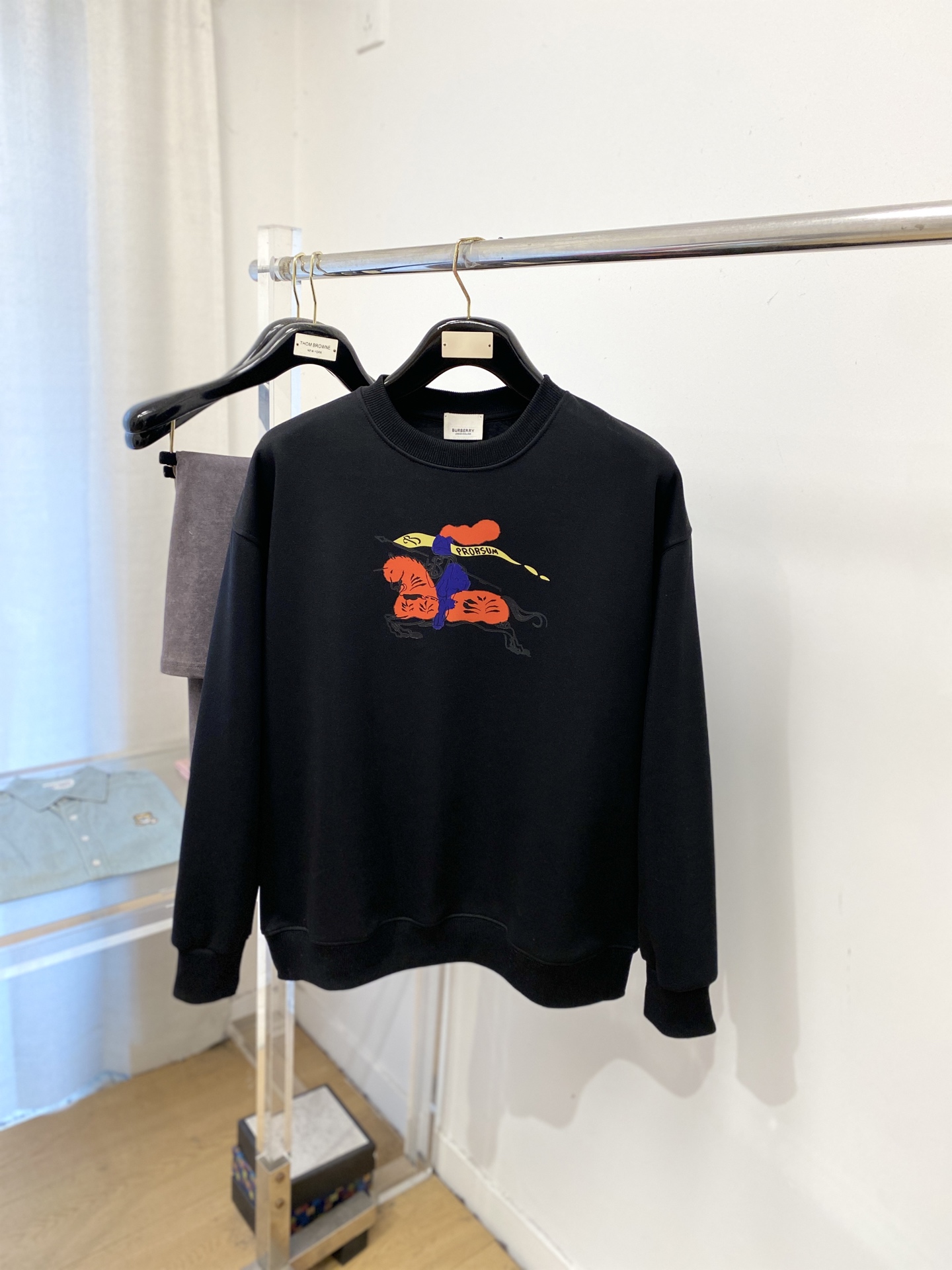 🌾退换！ 巴宝莉、2025新品加绒卫衣，帅气时尚，胸前顶级印花字母图案logo，简约百搭款。面料棉 不仅