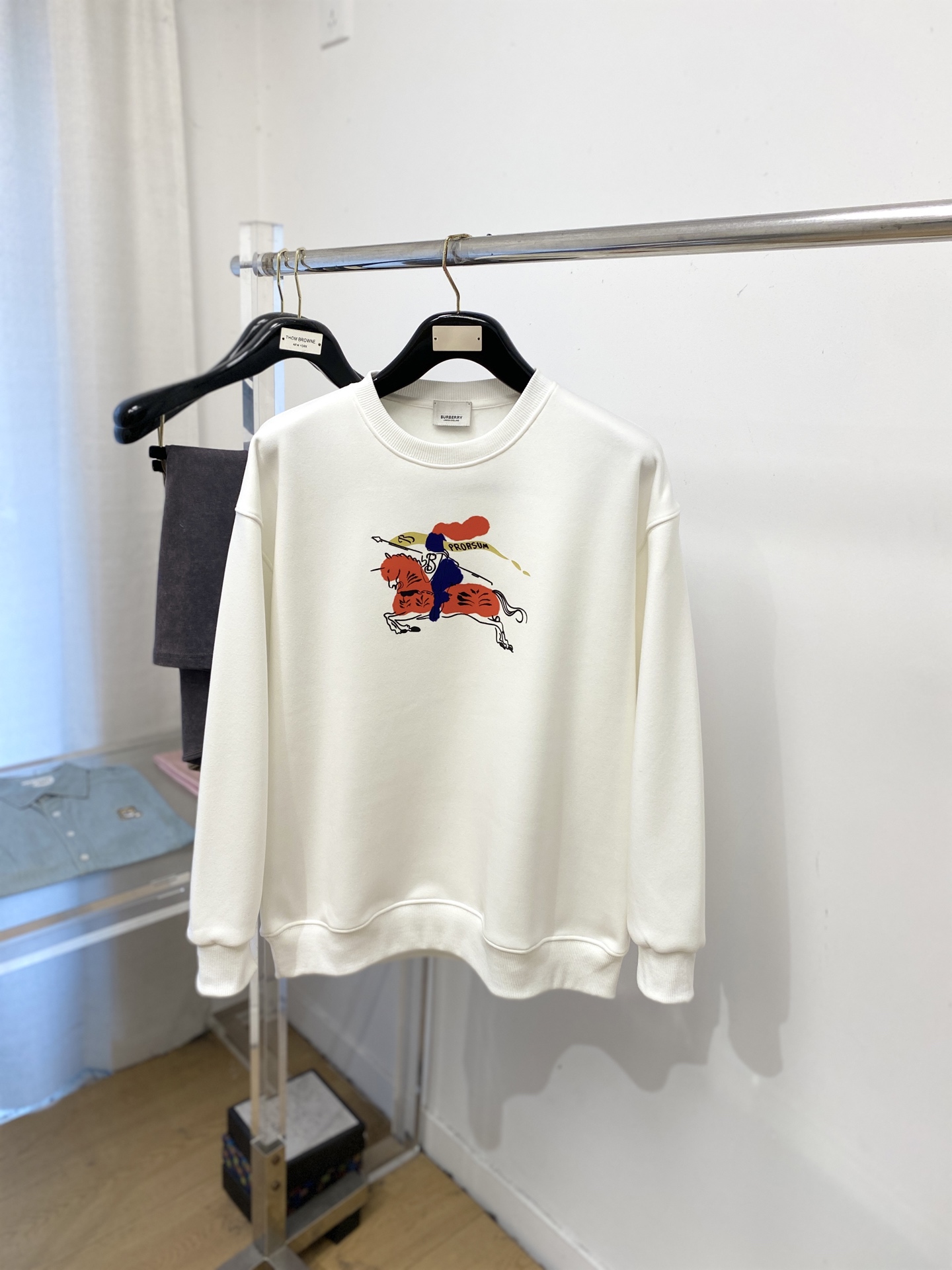 🌾退换！ 巴宝莉、2025新品加绒卫衣，帅气时尚，胸前顶级印花字母图案logo，简约百搭款。面料棉 不仅