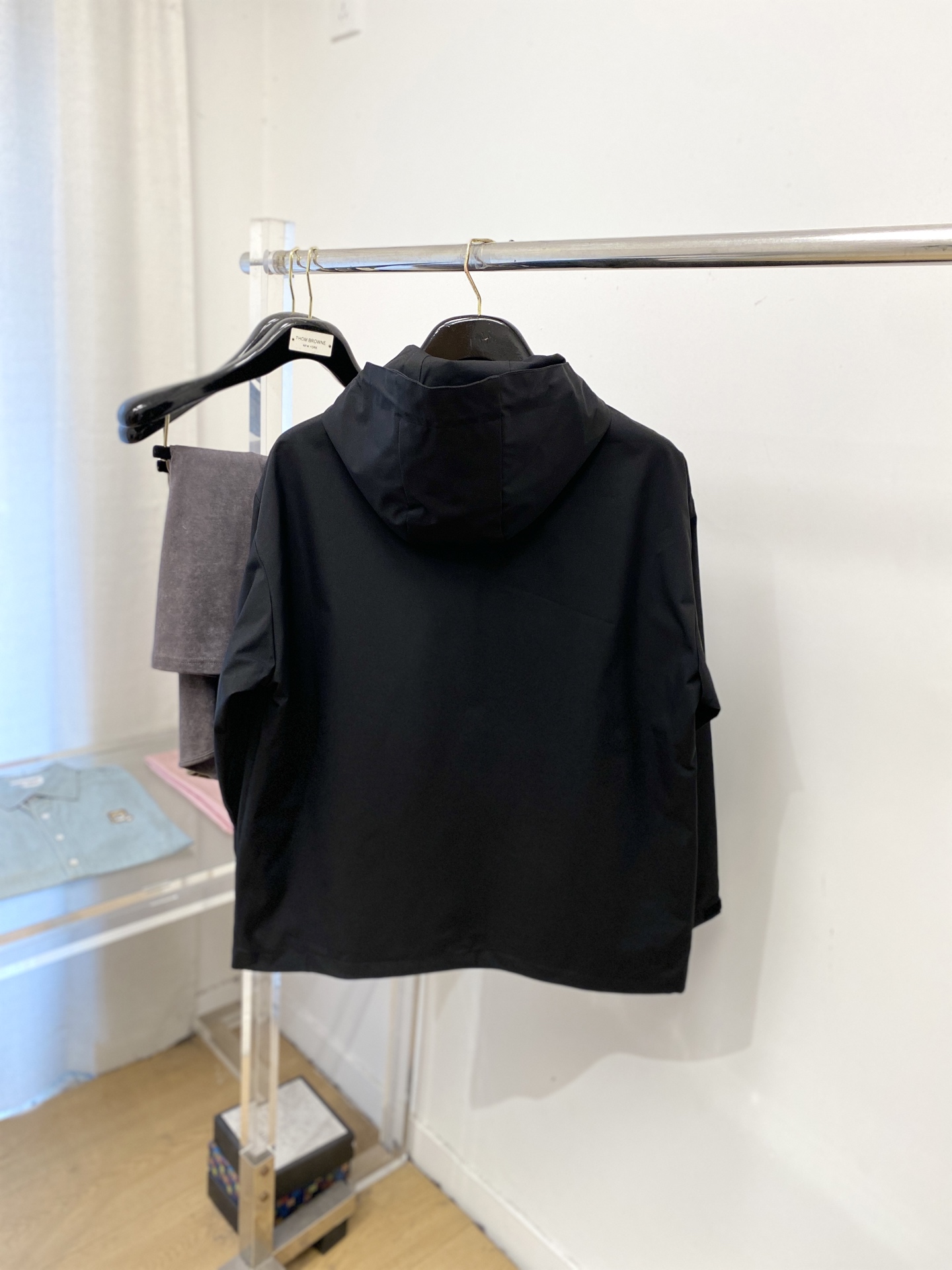 ￼ 🌾退换！miu miu、2025新品夹克外套，时尚帅气，简约百搭款，胸前顶级印胶字母logo，定制原