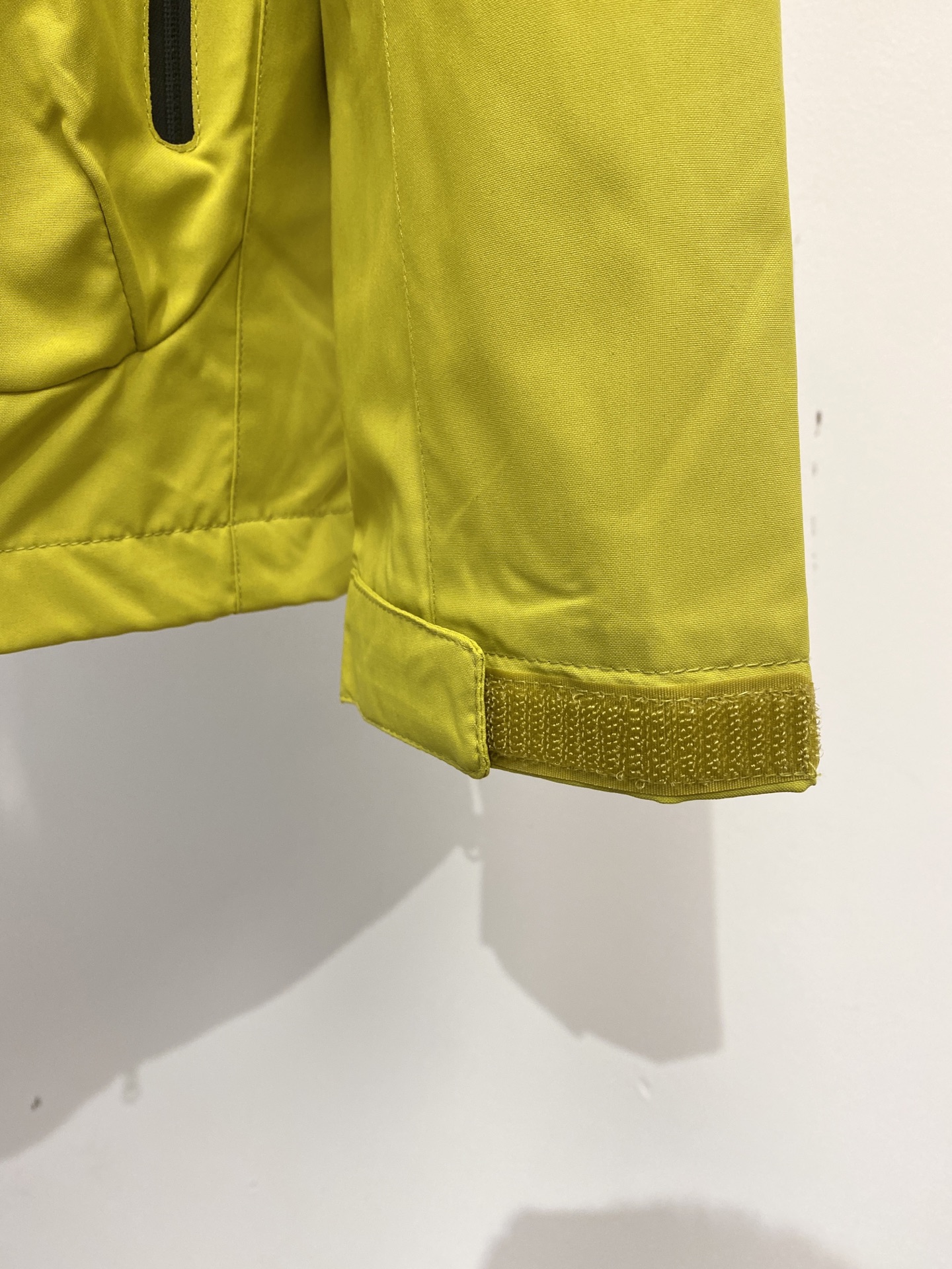 🌾退换！miu miu、2025新品夹克外套，时尚帅气，简约百搭款，胸前顶级印胶字母logo，定制原版面