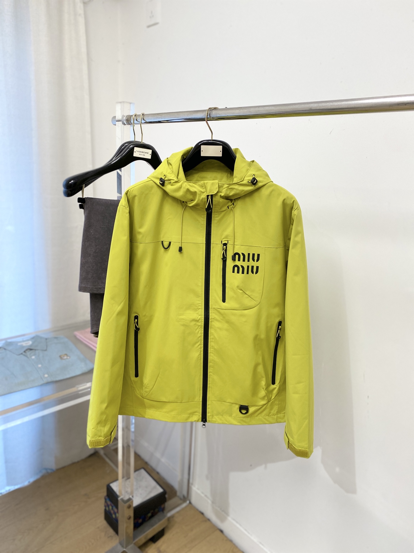 🌾退换！miu miu、2025新品夹克外套，时尚帅气，简约百搭款，胸前顶级印胶字母logo，定制原版面