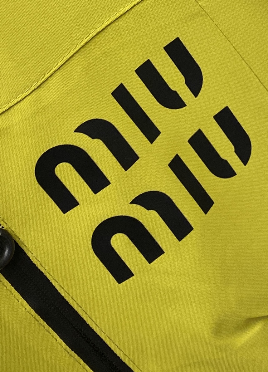 🌾退换！miu miu、2025新品夹克外套，时尚帅气，简约百搭款，胸前顶级印胶字母logo，定制原版面
