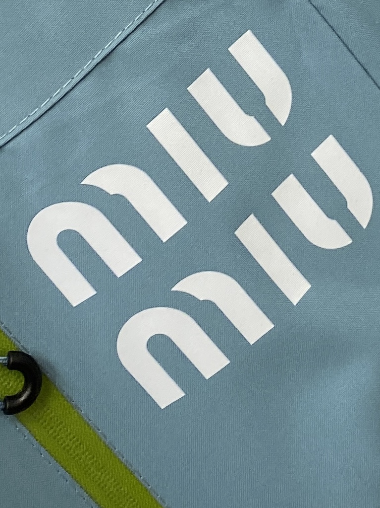 🌾退换！miu miu、2025新品夹克外套，时尚帅气，简约百搭款，胸前顶级印胶字母logo，定制原版面