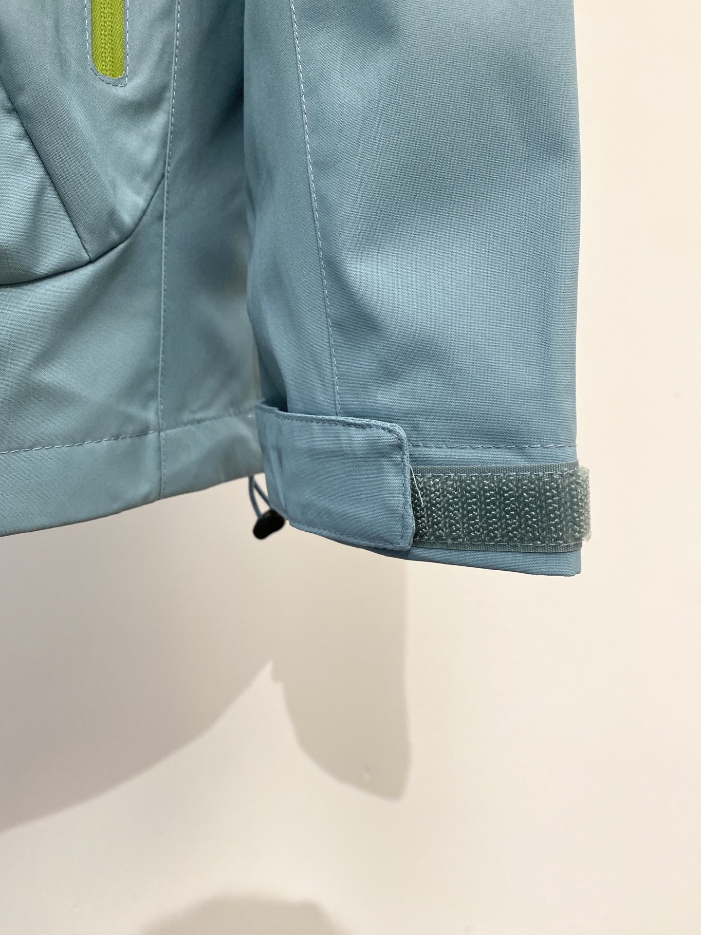 🌾退换！miu miu、2025新品夹克外套，时尚帅气，简约百搭款，胸前顶级印胶字母logo，定制原版面