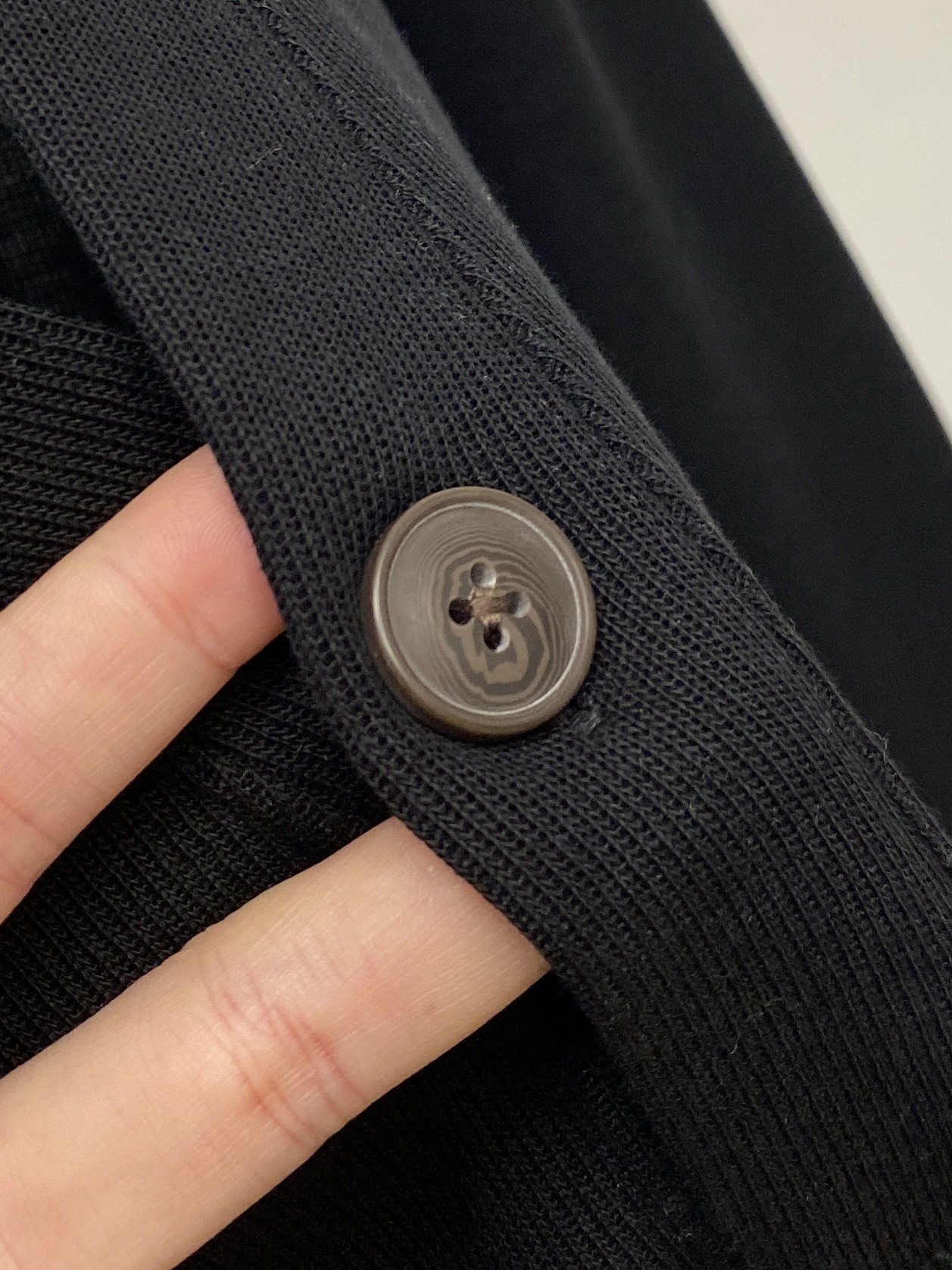 ￼ 🌾退换！ 爱马仕、2025新品开衫卫衣，帅气时尚，胸前精致刺绣图案字母logo，简约百搭款。面料棉 