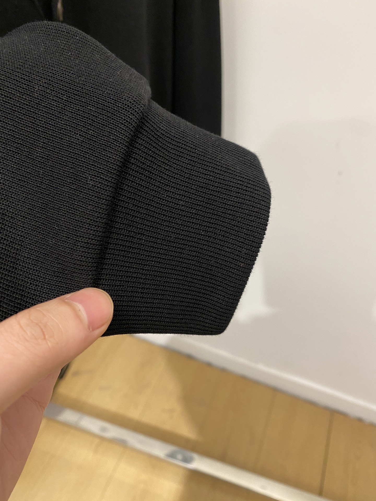 ￼ 🌾退换！ 爱马仕、2025新品开衫卫衣，帅气时尚，胸前精致刺绣图案字母logo，简约百搭款。面料棉 