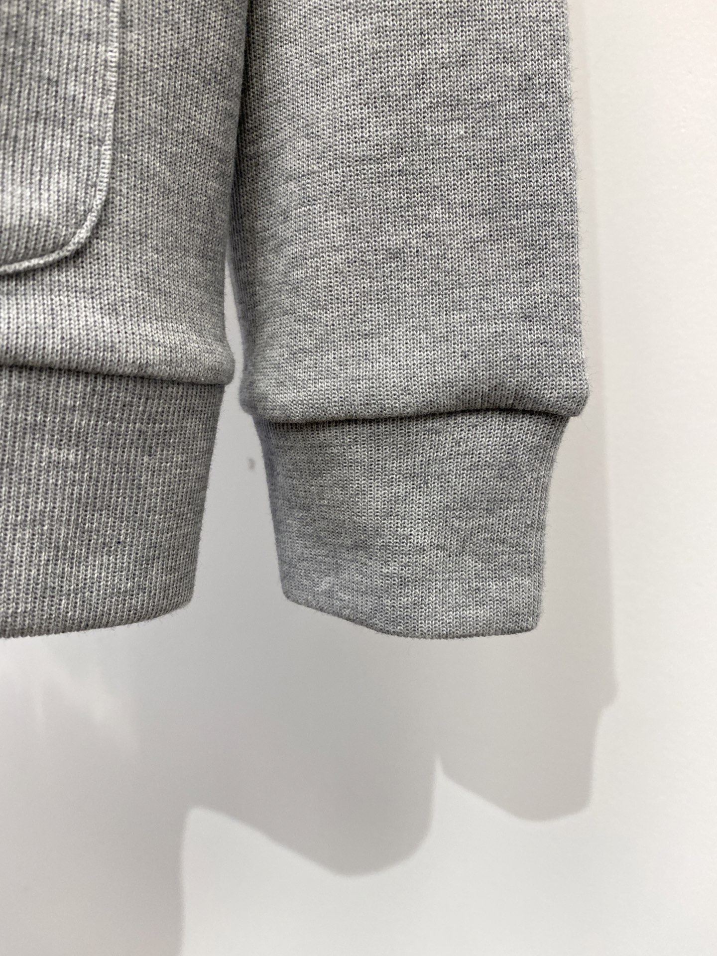 🌾退换！ 爱马仕、2025新品开衫卫衣，帅气时尚，胸前精致刺绣图案字母logo，简约百搭款。面料棉 不仅