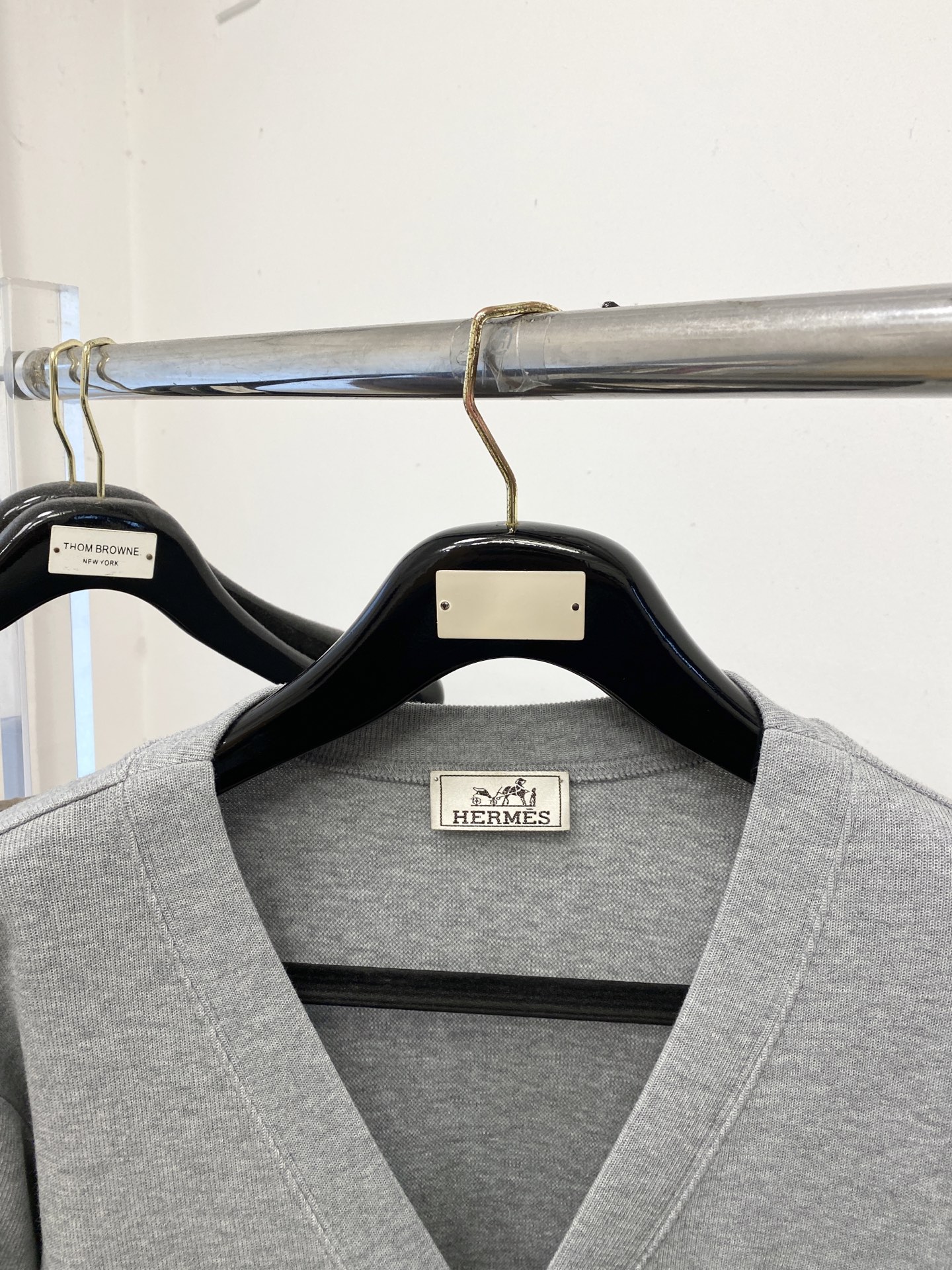 🌾退换！ 爱马仕、2025新品开衫卫衣，帅气时尚，胸前精致刺绣图案字母logo，简约百搭款。面料棉 不仅