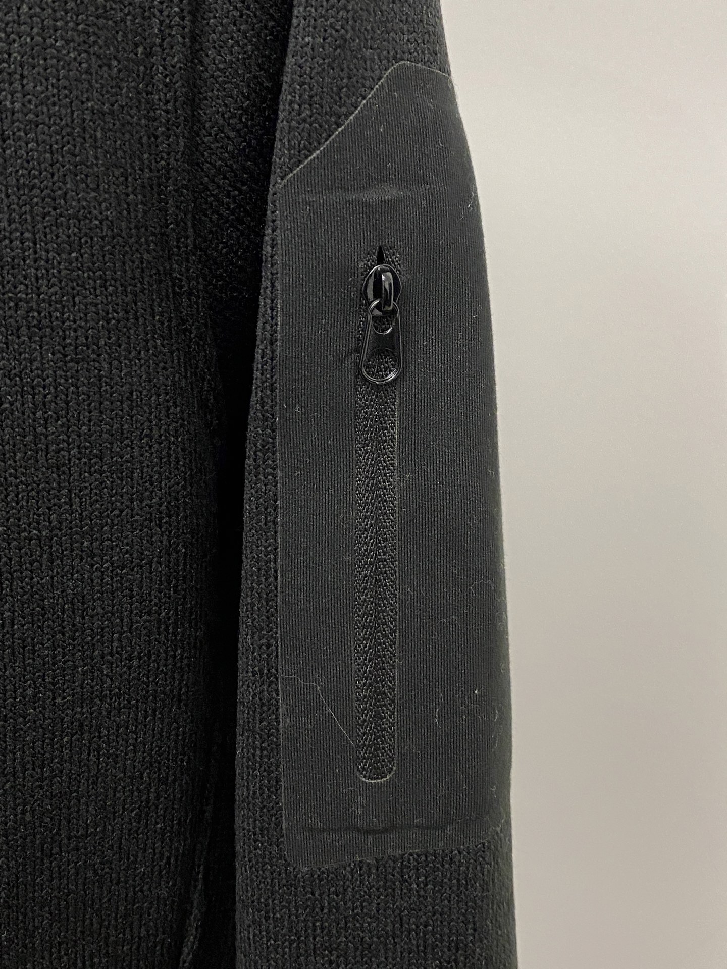 🌾退换！ 石头岛、2025新品卫衣外套，帅气时尚，胸前精致刺绣图案字母logo，简约百搭款。面料棉 不仅