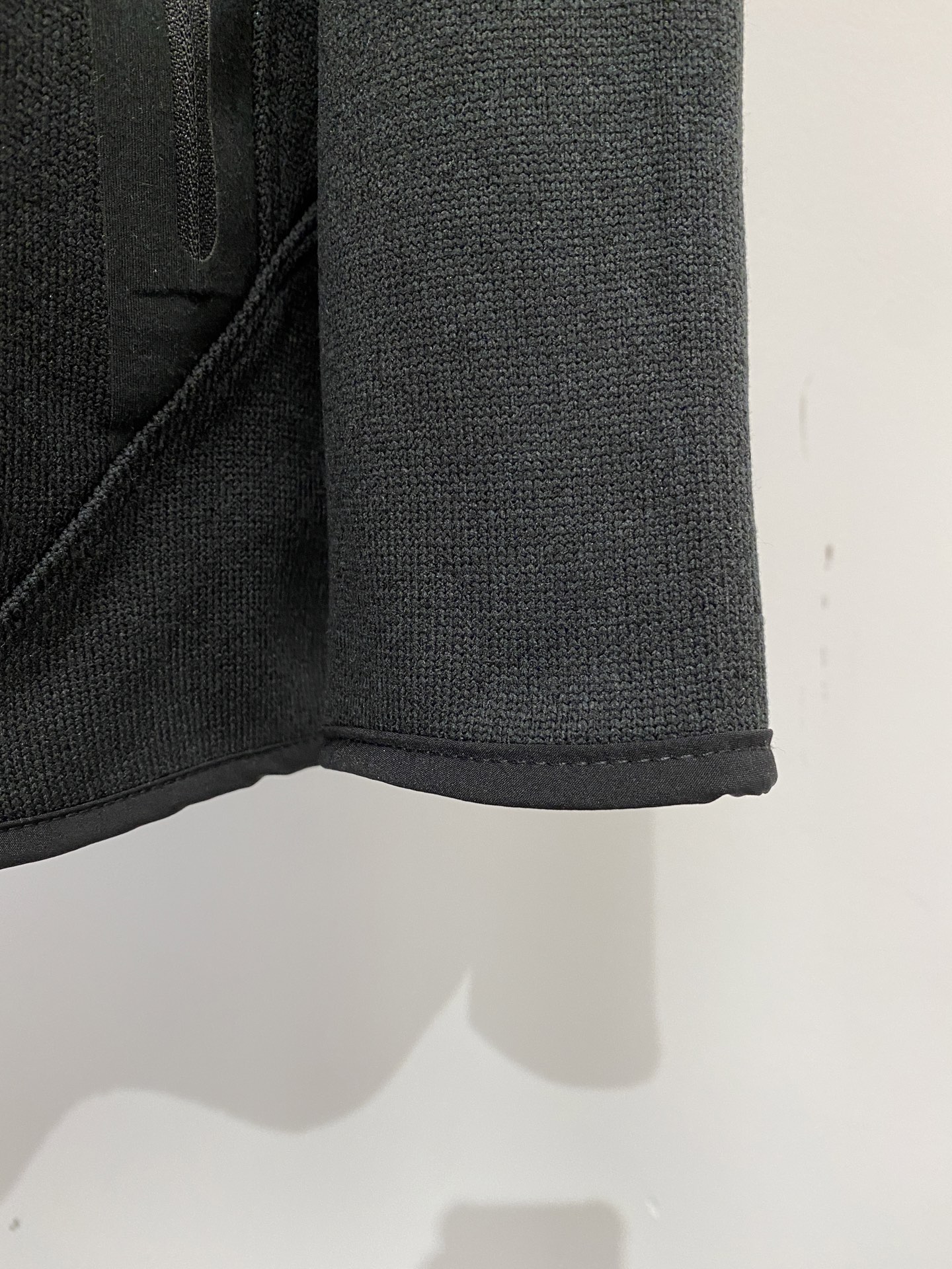 🌾退换！ 石头岛、2025新品卫衣外套，帅气时尚，胸前精致刺绣图案字母logo，简约百搭款。面料棉 不仅