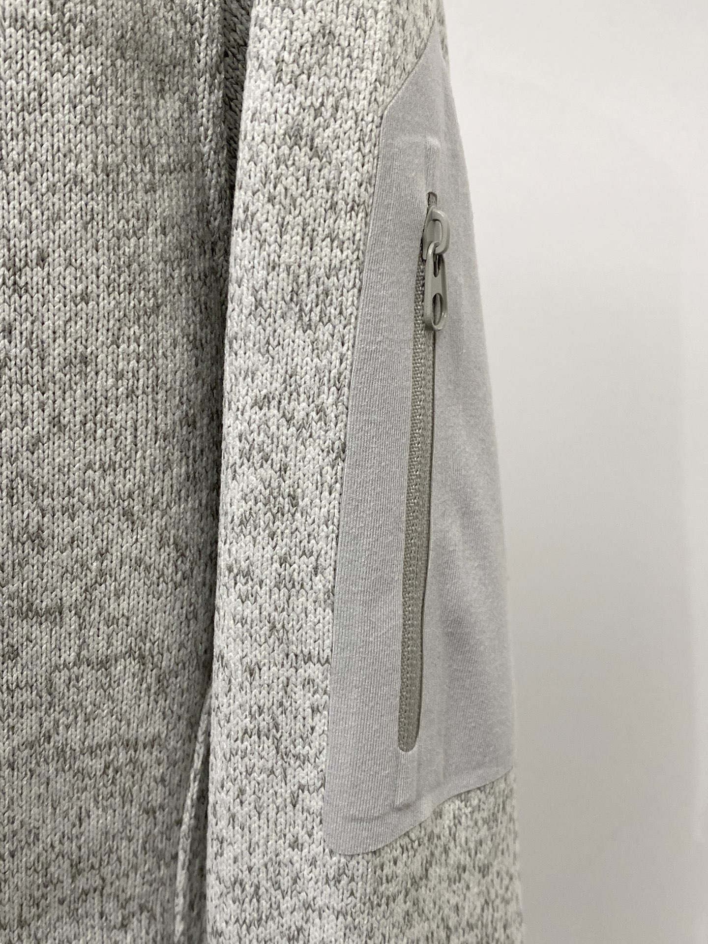 🌾退换！ 石头岛、2025新品卫衣外套，帅气时尚，胸前精致刺绣图案字母logo，简约百搭款。面料棉 不仅