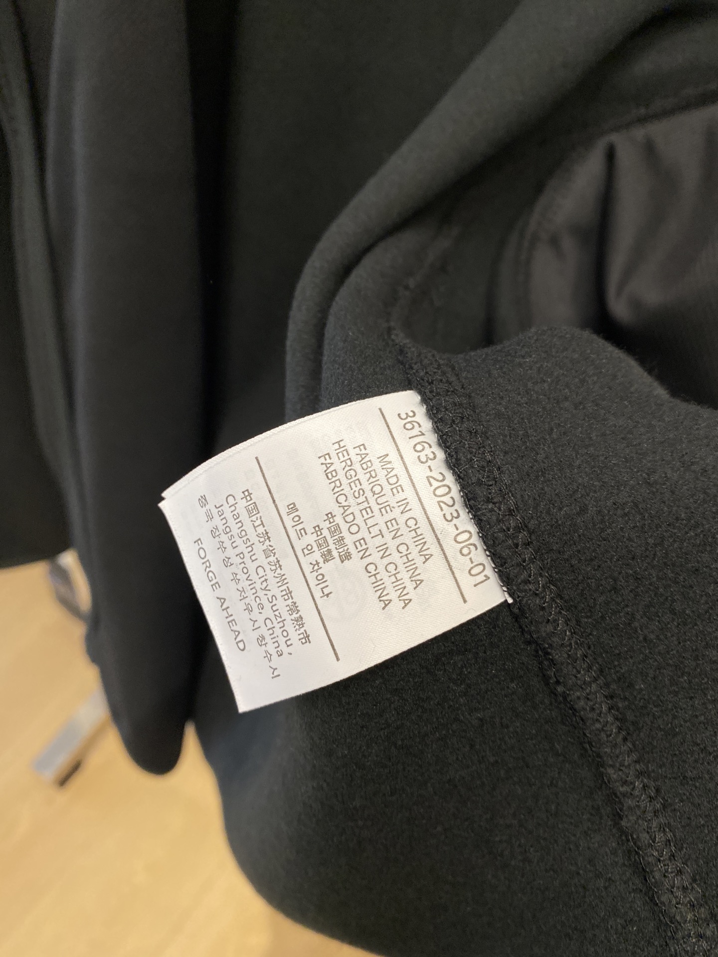 🌾退换！ 始祖鸟、2025新品卫衣外套，帅气时尚，胸前精致刺绣图案字母logo，简约百搭款。面料棉 不仅