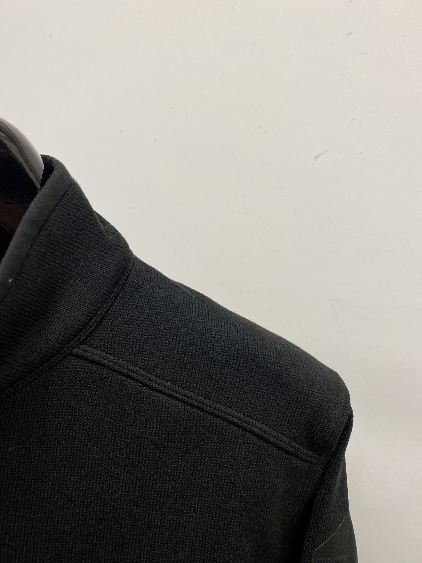 🌾退换！ 始祖鸟、2025新品卫衣外套，帅气时尚，胸前精致刺绣图案字母logo，简约百搭款。面料棉 不仅