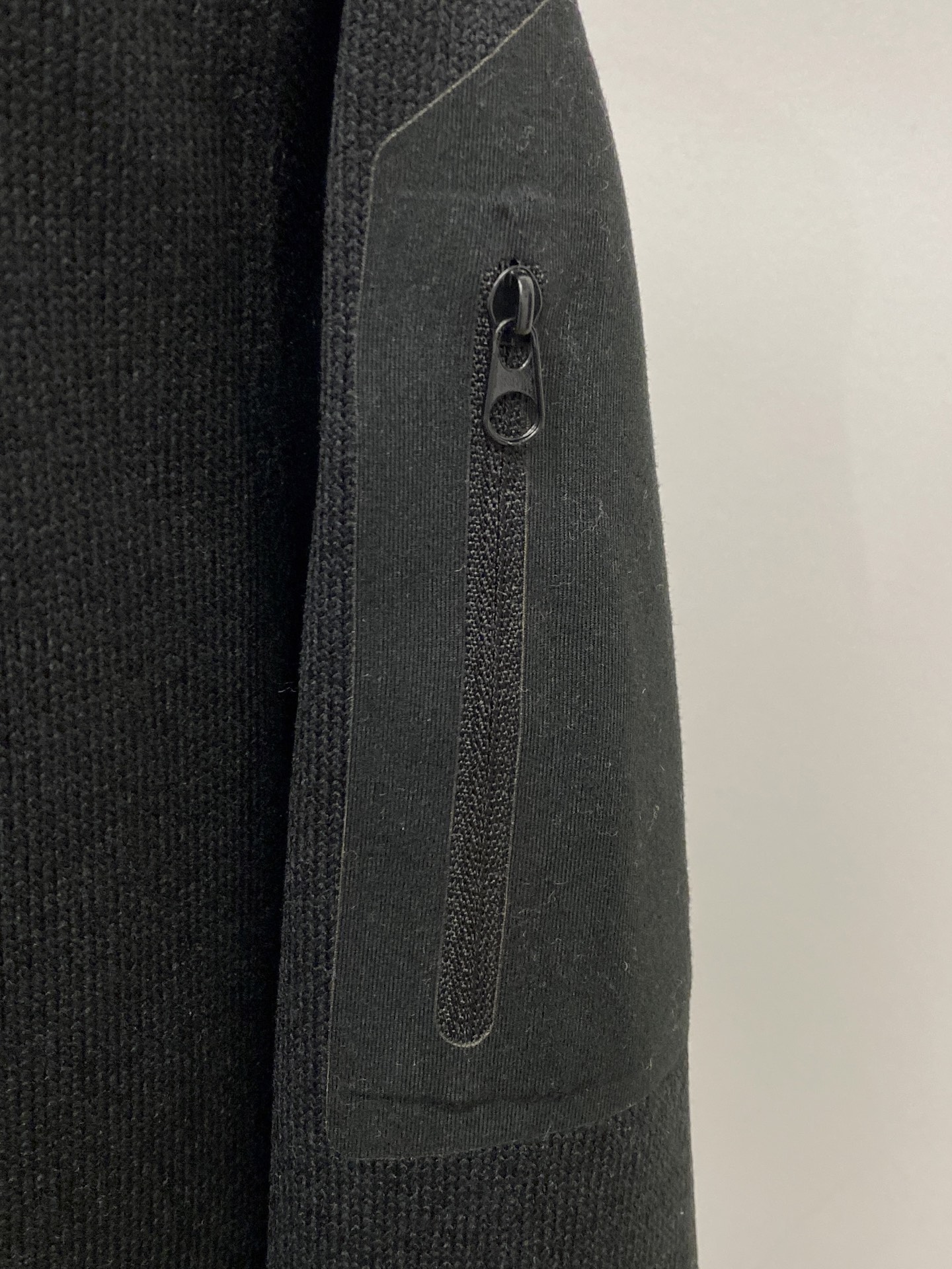 🌾退换！ 始祖鸟、2025新品卫衣外套，帅气时尚，胸前精致刺绣图案字母logo，简约百搭款。面料棉 不仅