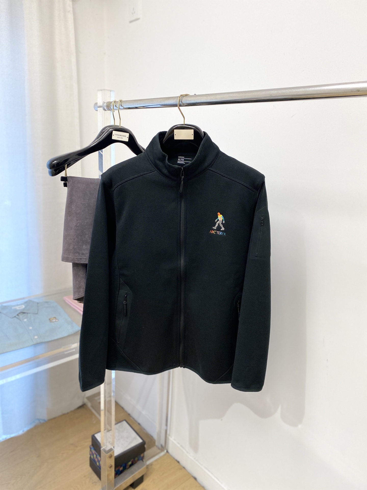 🌾退换！ 始祖鸟、2025新品卫衣外套，帅气时尚，胸前精致刺绣图案字母logo，简约百搭款。面料棉 不仅